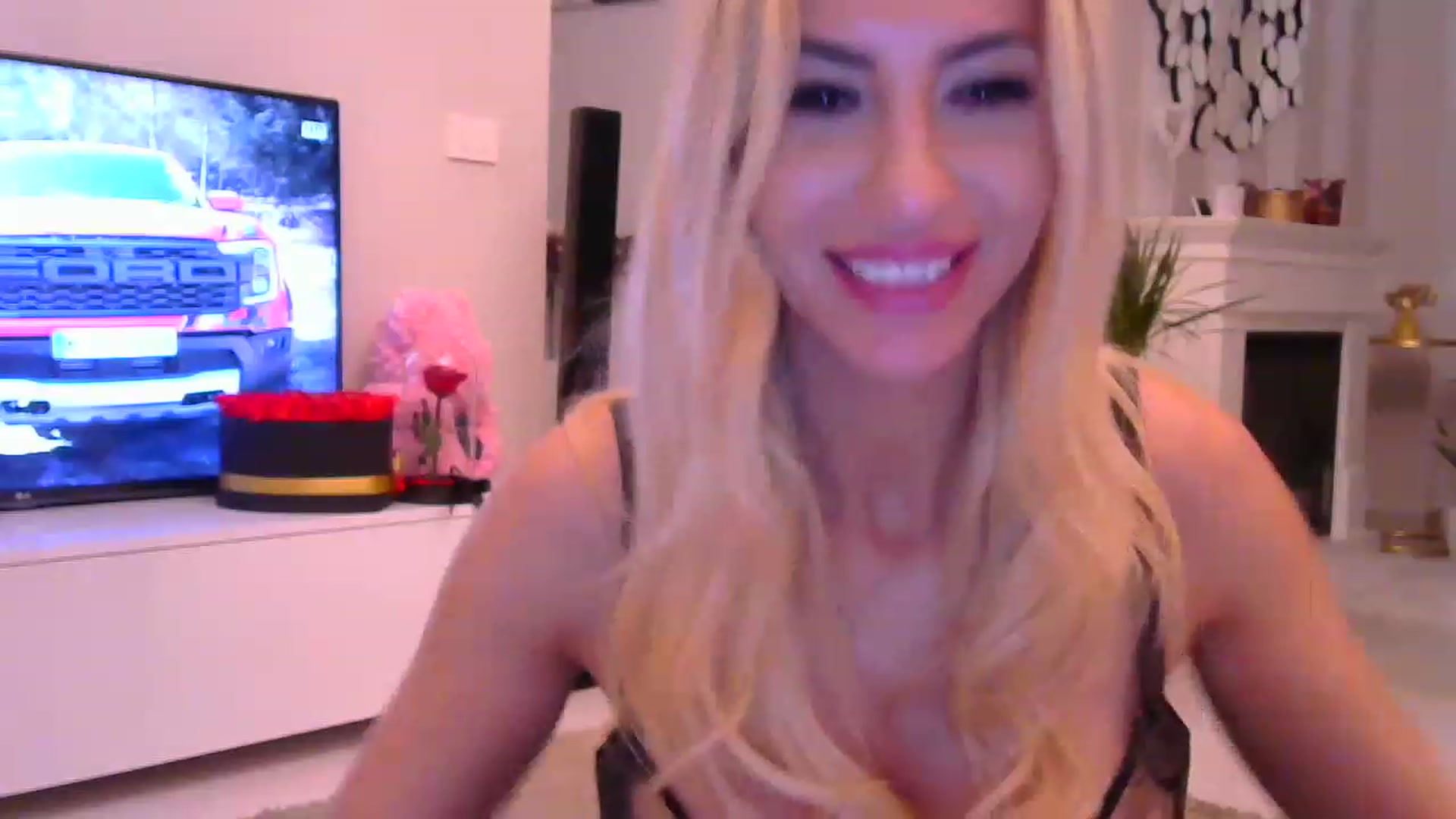 Gallery image thumbnail from Missy_alena's myfreecams stream on, 11/27/2022, 02:15 image 7 of 20