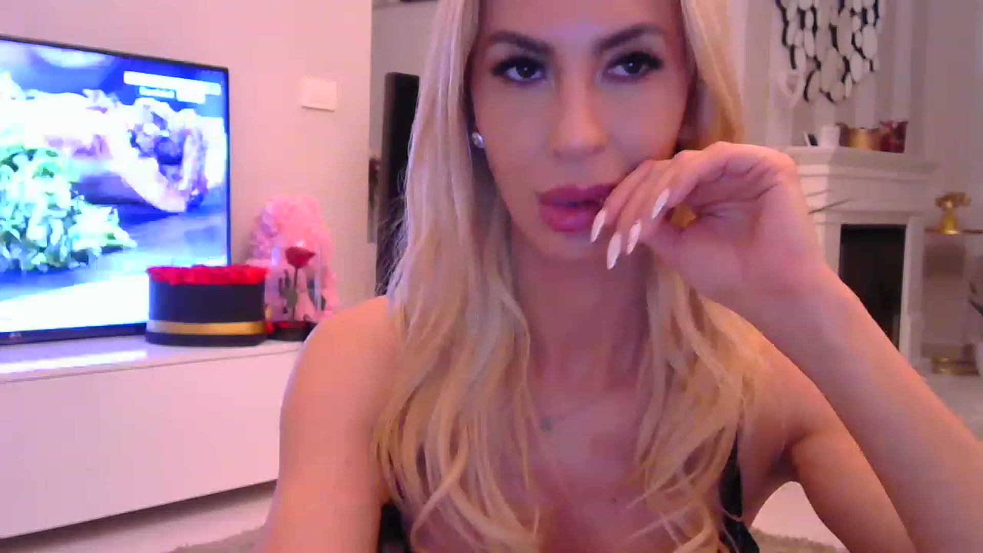 Gallery image thumbnail from Missy_alena's myfreecams stream on, 11/27/2022, 02:15 image 4 of 20