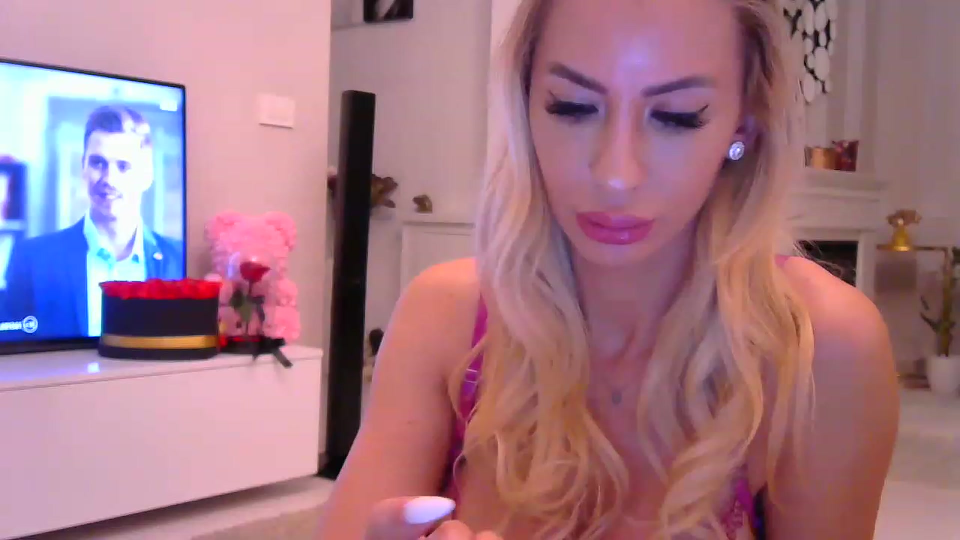 Gallery image thumbnail from Missy_alena's myfreecams stream on, 11/28/2022, 21:27 image 14 of 20