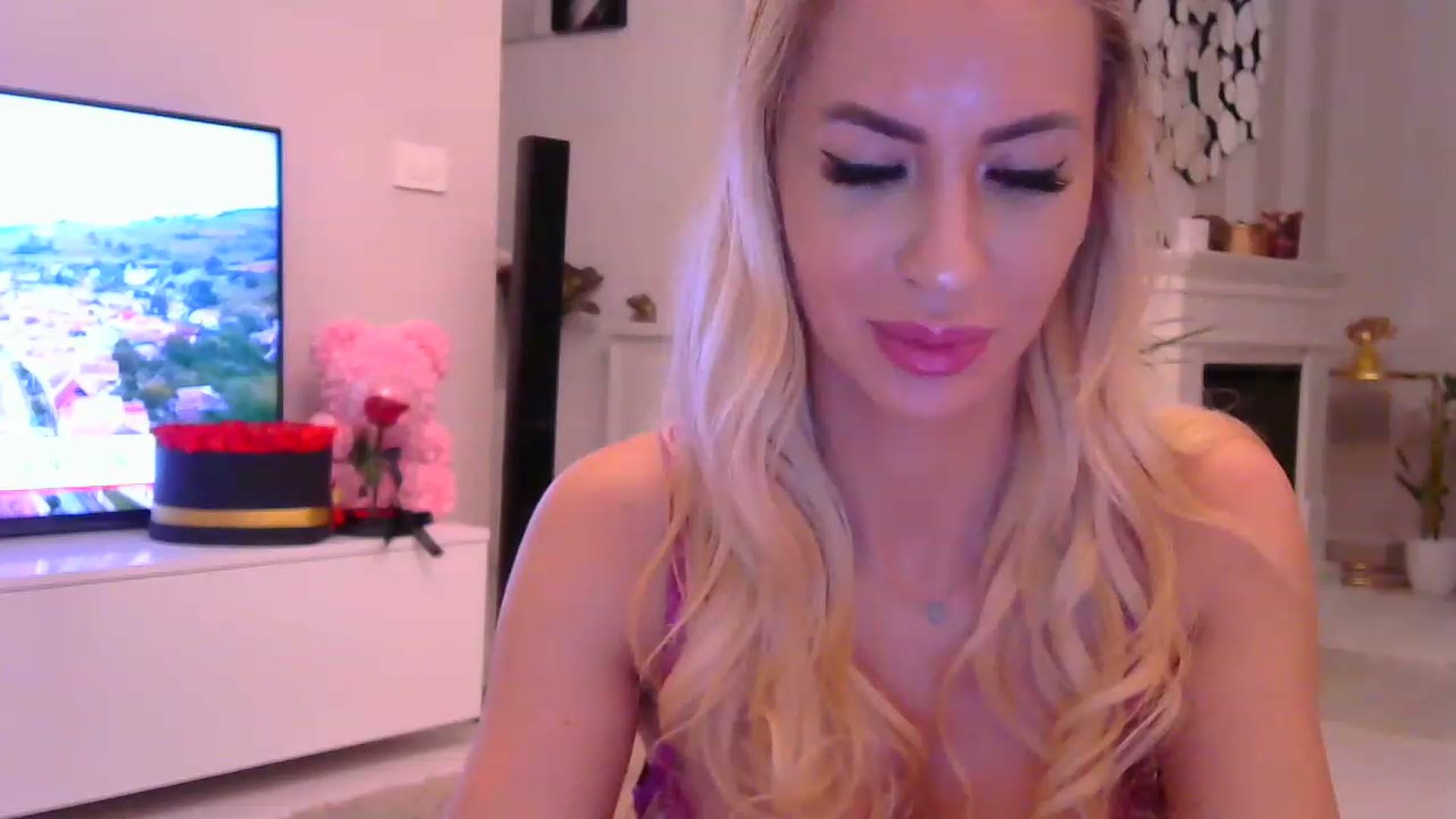 Gallery image thumbnail from Missy_alena's myfreecams stream on, 11/28/2022, 21:27 image 7 of 20