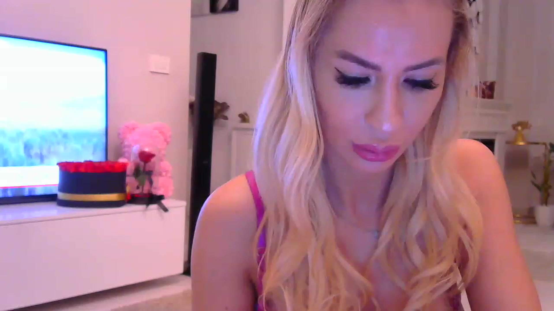 Gallery image thumbnail from Missy_alena's myfreecams stream on, 11/28/2022, 21:27 image 9 of 20