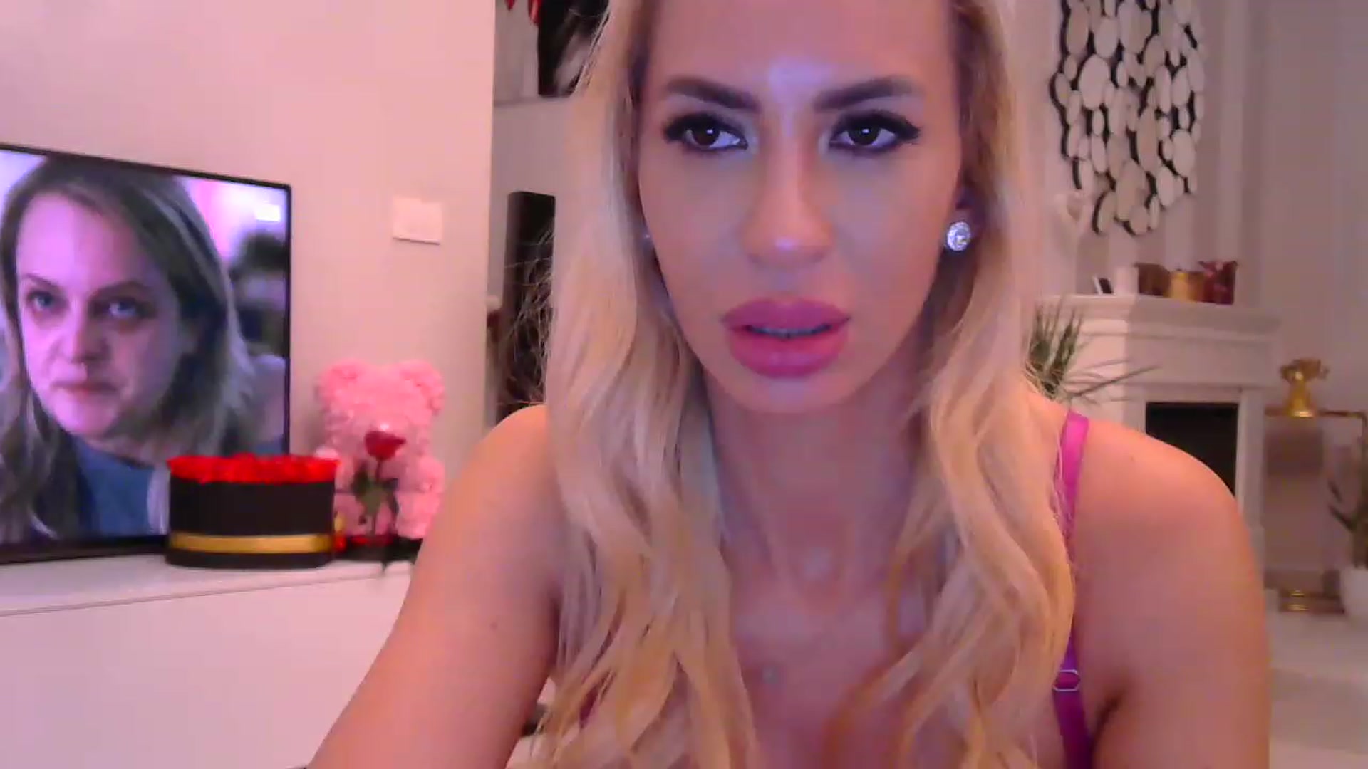 Gallery image thumbnail from Missy_alena's myfreecams stream on, 11/28/2022, 23:44 image 16 of 20