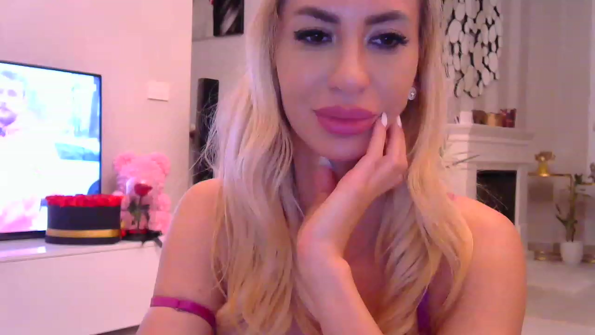 Gallery image thumbnail from Missy_alena's myfreecams stream on, 11/29/2022, 03:06 image 5 of 20