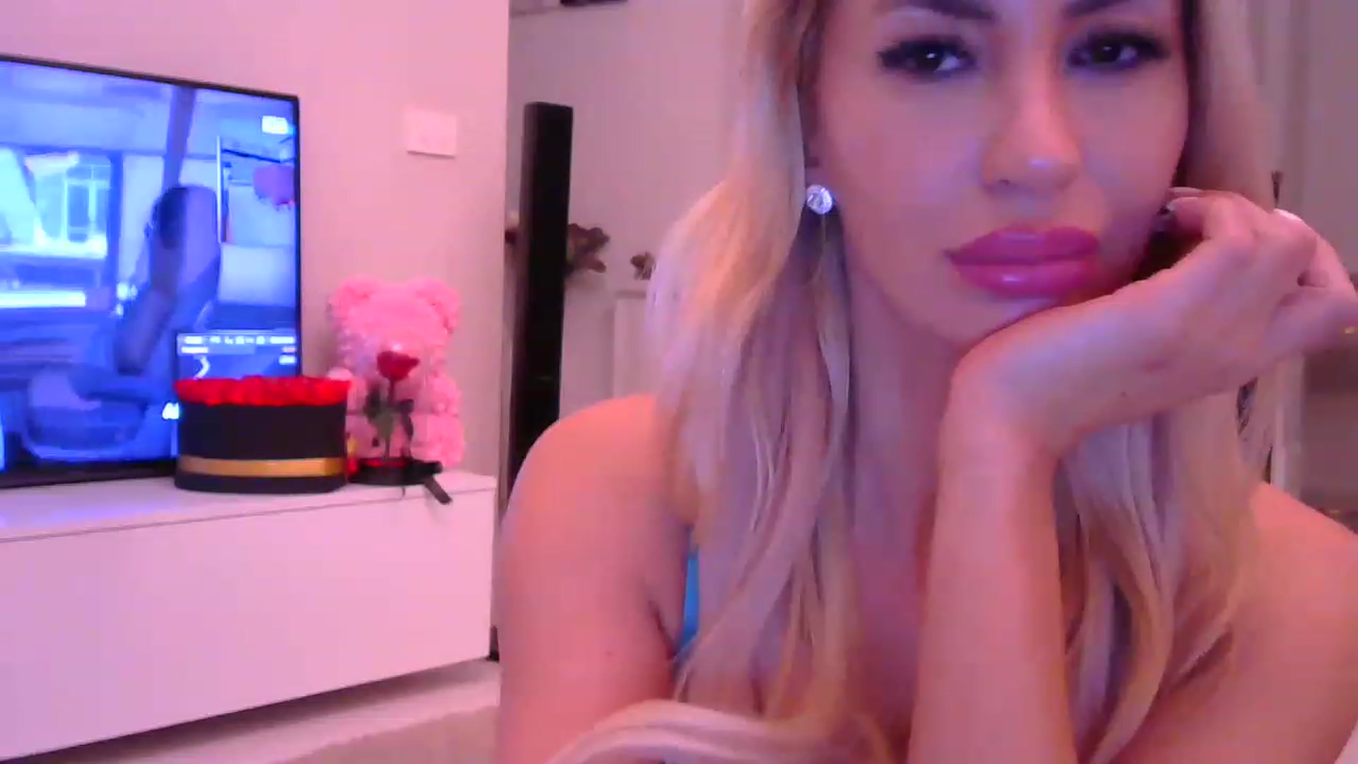 Gallery image thumbnail from Missy_alena's myfreecams stream on, 12/05/2022, 01:11 image 19 of 20
