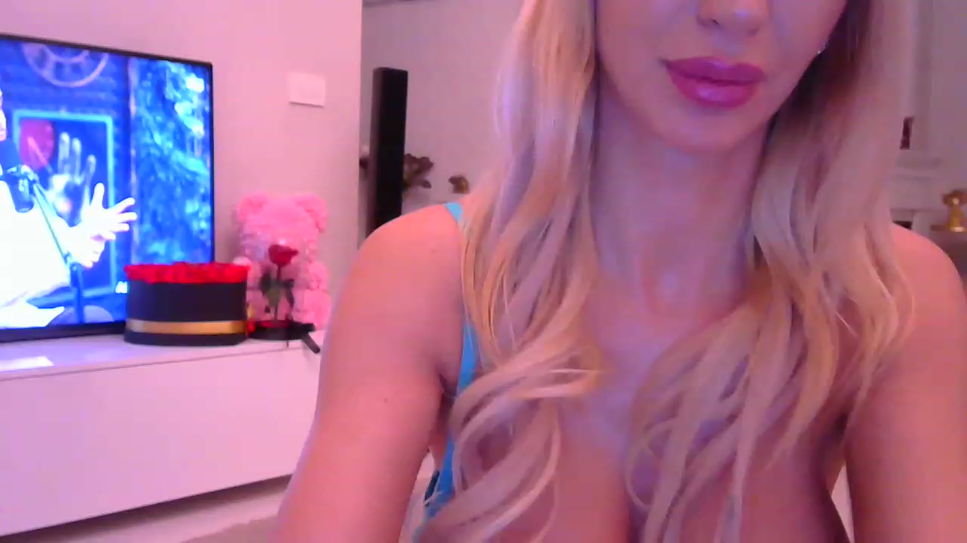 Gallery image thumbnail from Missy_alena's myfreecams stream on, 12/05/2022, 01:11 image 12 of 20