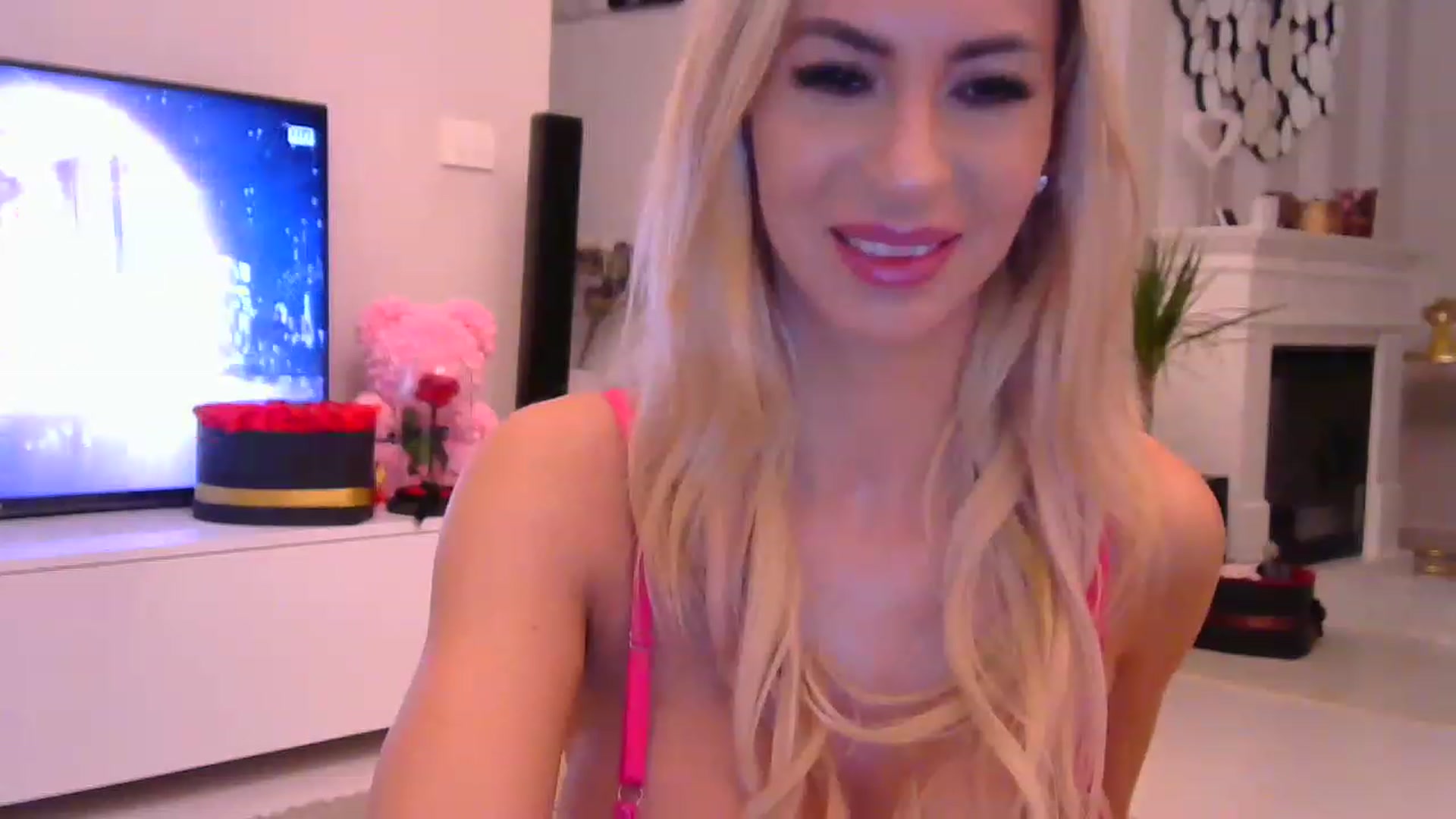 Gallery image thumbnail from Missy_alena's myfreecams stream on, 12/05/2022, 22:49 image 6 of 20