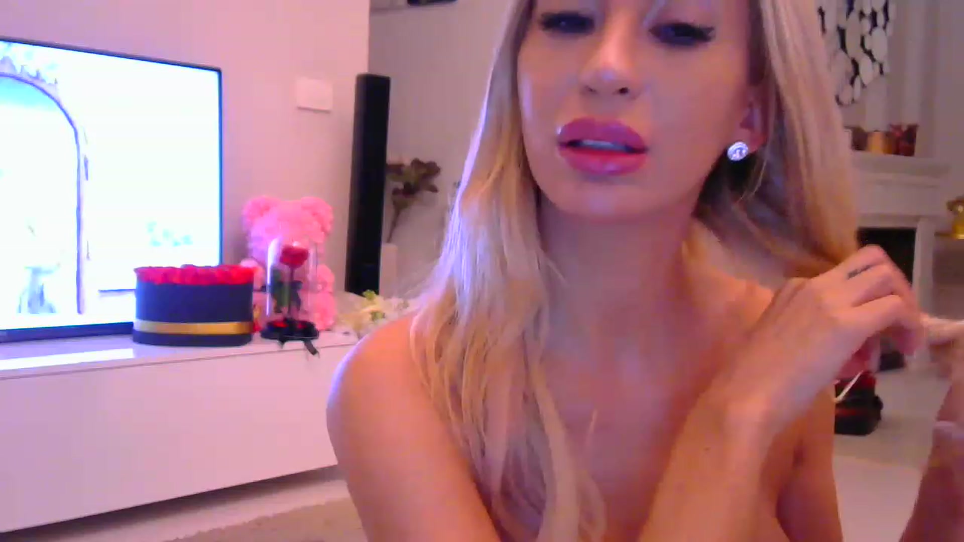 Gallery image thumbnail from Missy_alena's myfreecams stream on, 12/05/2022, 22:49 image 14 of 20