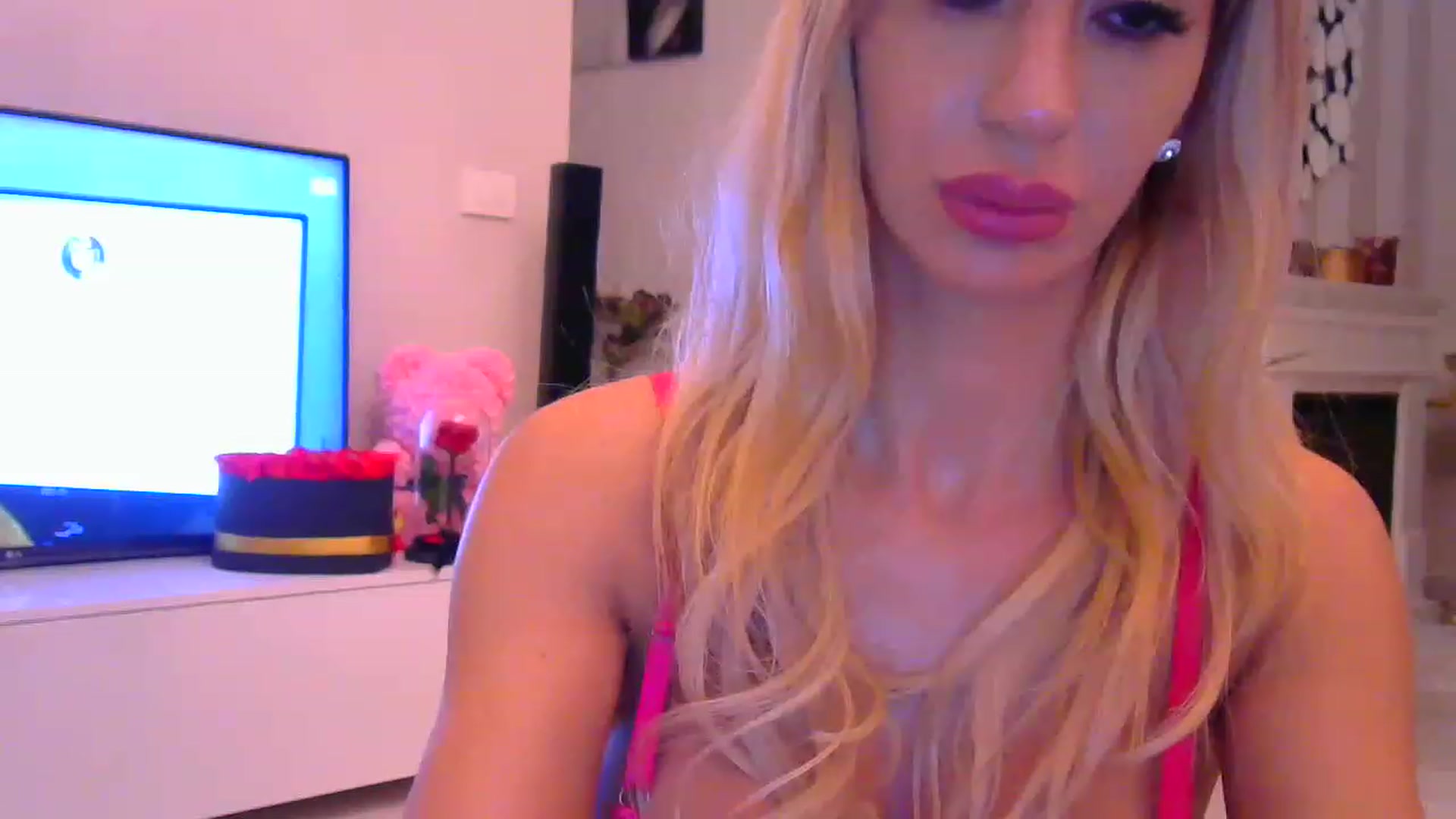 Gallery image thumbnail from Missy_alena's myfreecams stream on, 12/06/2022, 24:28 image 15 of 20