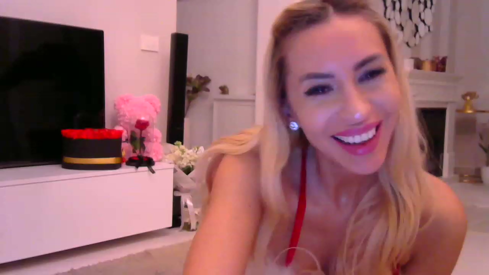 Gallery image thumbnail from Missy_alena's myfreecams stream on, 12/07/2022, 02:28 image 14 of 20