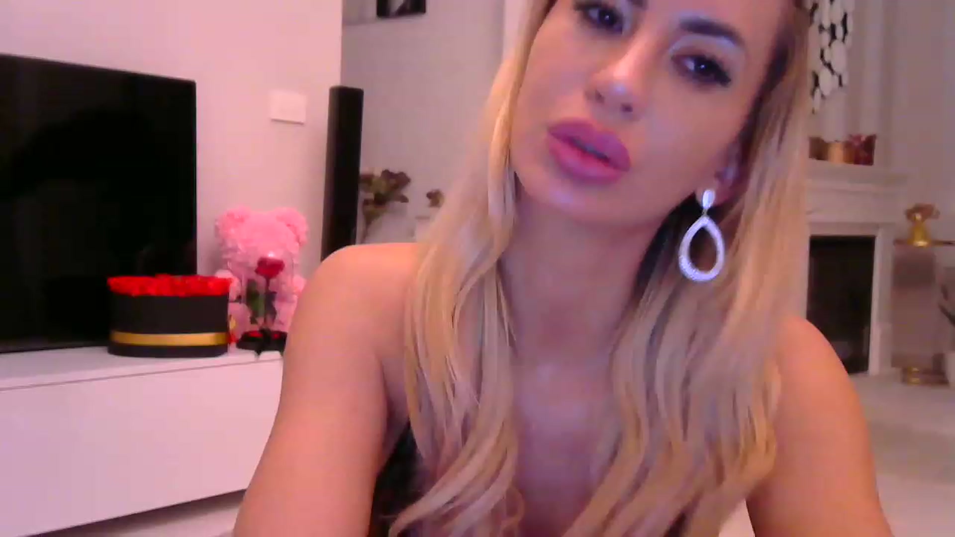Gallery image thumbnail from Missy_alena's myfreecams stream on, 12/08/2022, 03:00 image 1 of 20