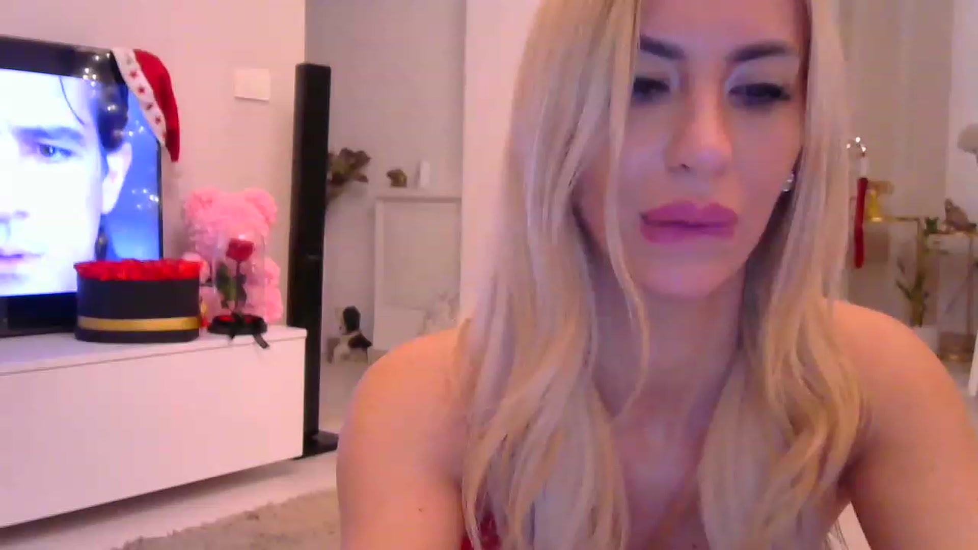 Gallery image thumbnail from Missy_alena's myfreecams stream on, 12/12/2022, 01:31 image 1 of 20
