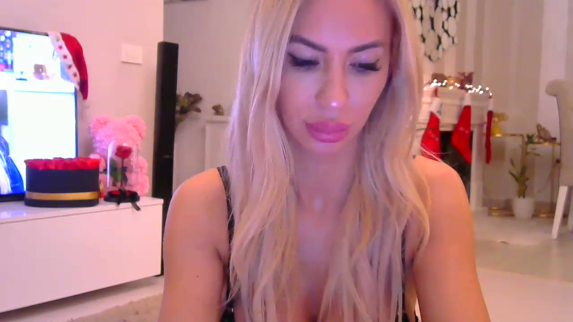 Gallery image thumbnail from Missy_alena's myfreecams stream on, 12/13/2022, 02:32 image 17 of 20
