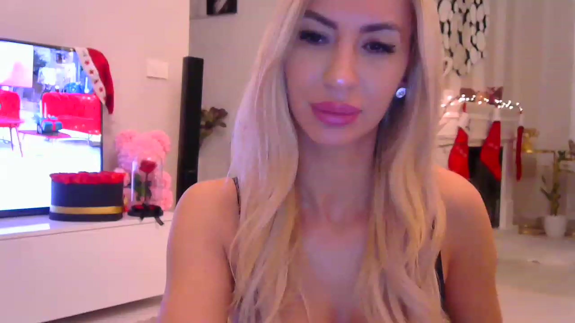 Gallery image thumbnail from Missy_alena's myfreecams stream on, 12/13/2022, 02:32 image 10 of 20