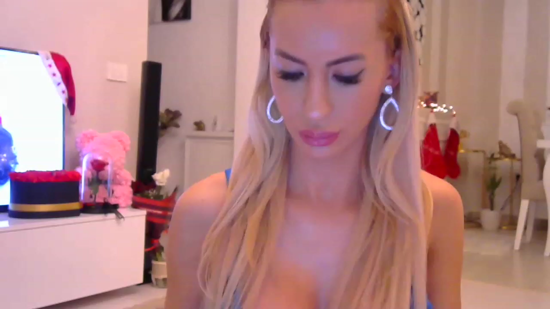Gallery image thumbnail from Missy_alena's myfreecams stream on, 12/18/2022, 20:15 image 15 of 20