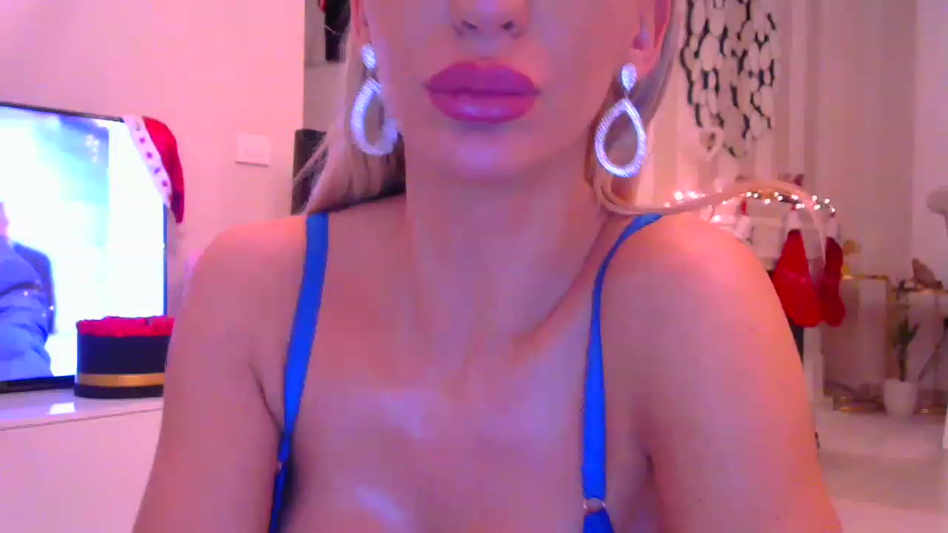 Gallery image thumbnail from Missy_alena's myfreecams stream on, 12/19/2022, 01:35 image 8 of 20