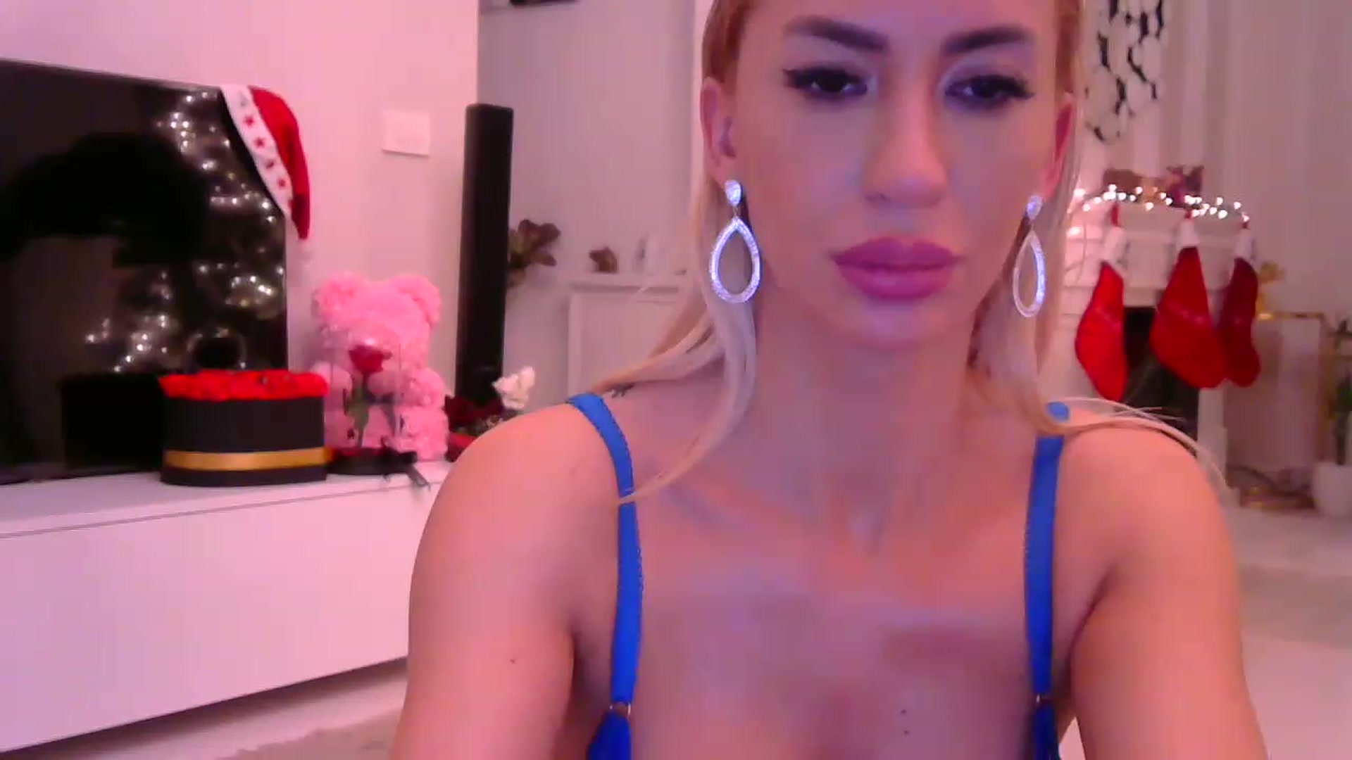 Gallery image thumbnail from Missy_alena's myfreecams stream on, 12/19/2022, 01:35 image 20 of 20