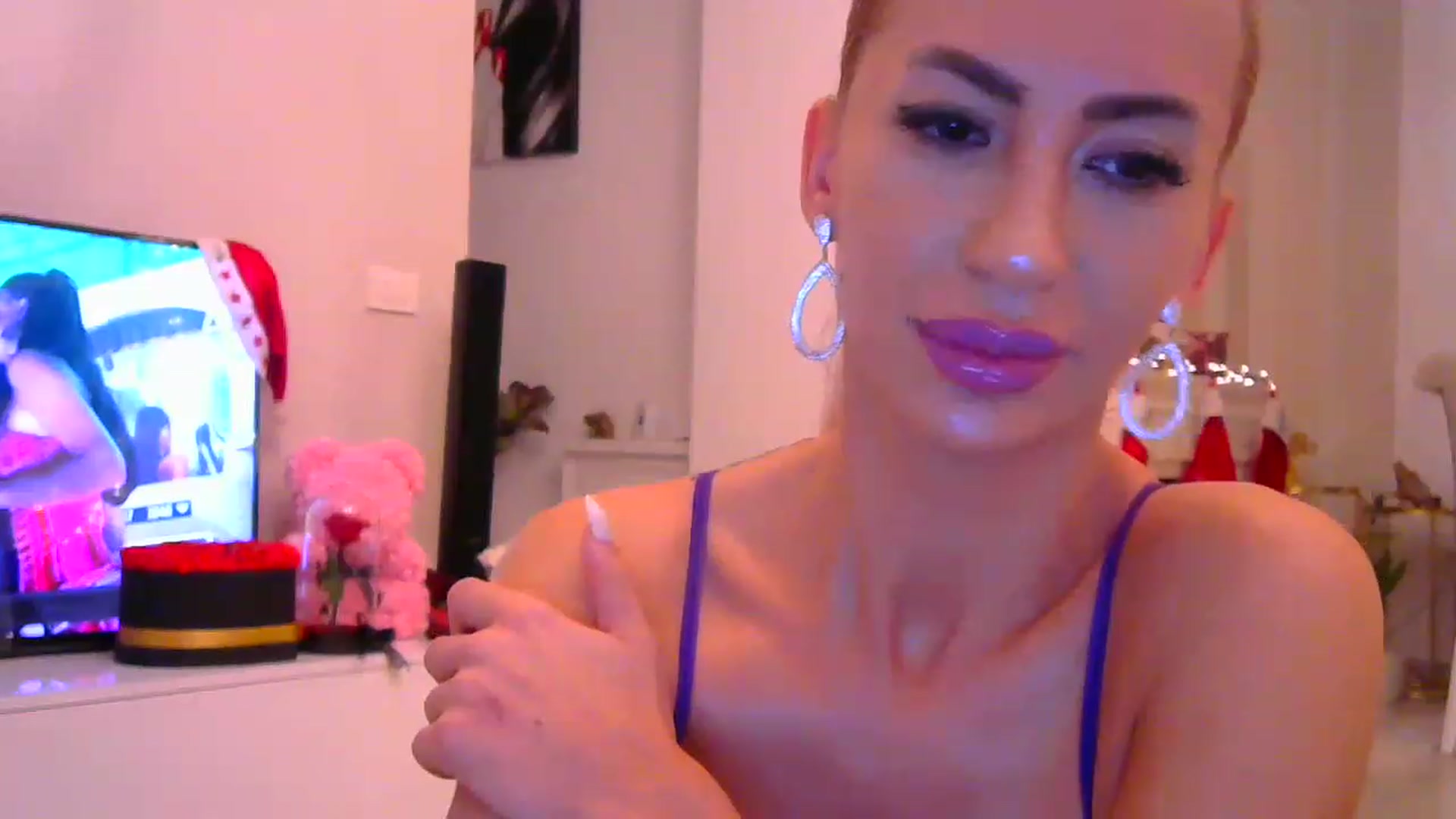 Gallery image thumbnail from Missy_alena's myfreecams stream on, 12/19/2022, 22:07 image 8 of 20