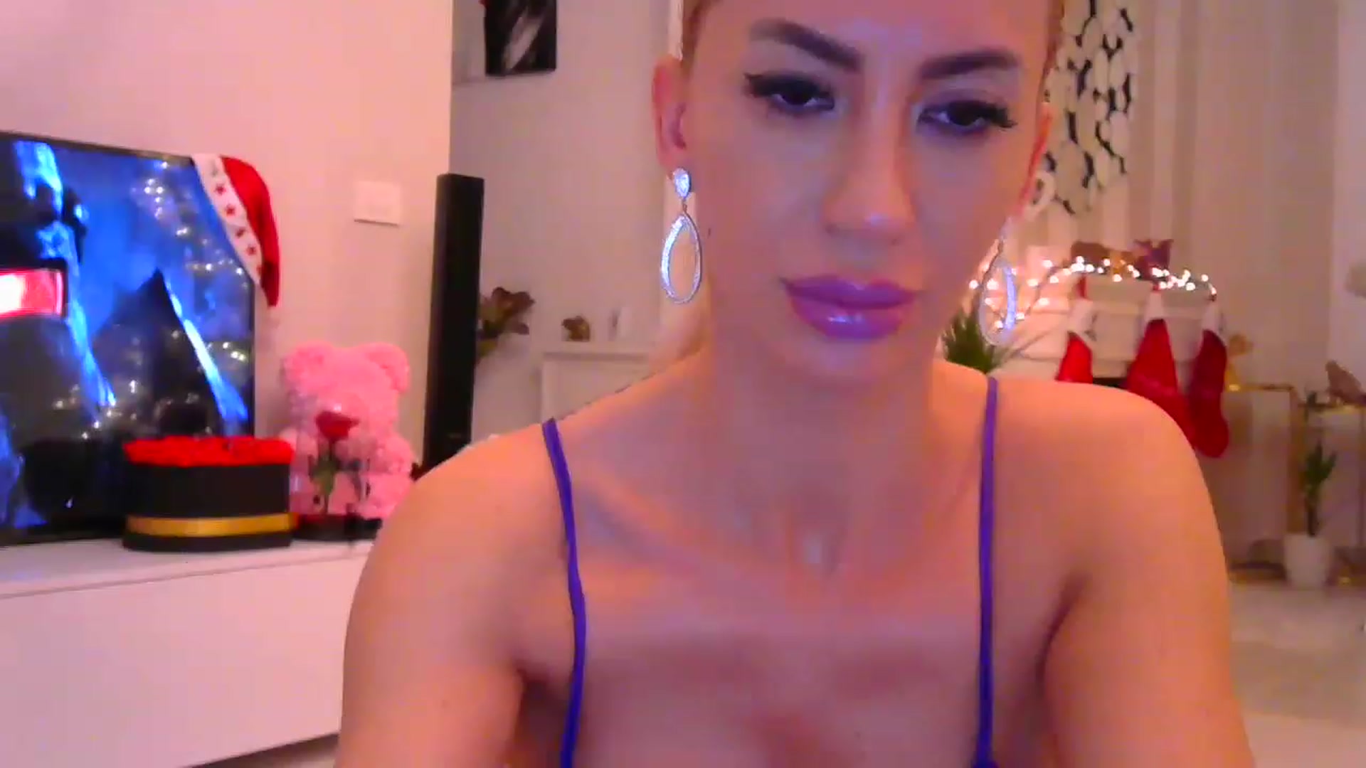 Gallery image thumbnail from Missy_alena's myfreecams stream on, 12/20/2022, 24:05 image 11 of 20