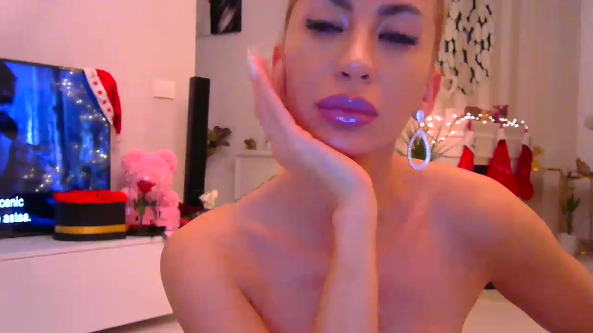 Gallery image thumbnail from Missy_alena's myfreecams stream on, 12/20/2022, 24:05 image 3 of 20