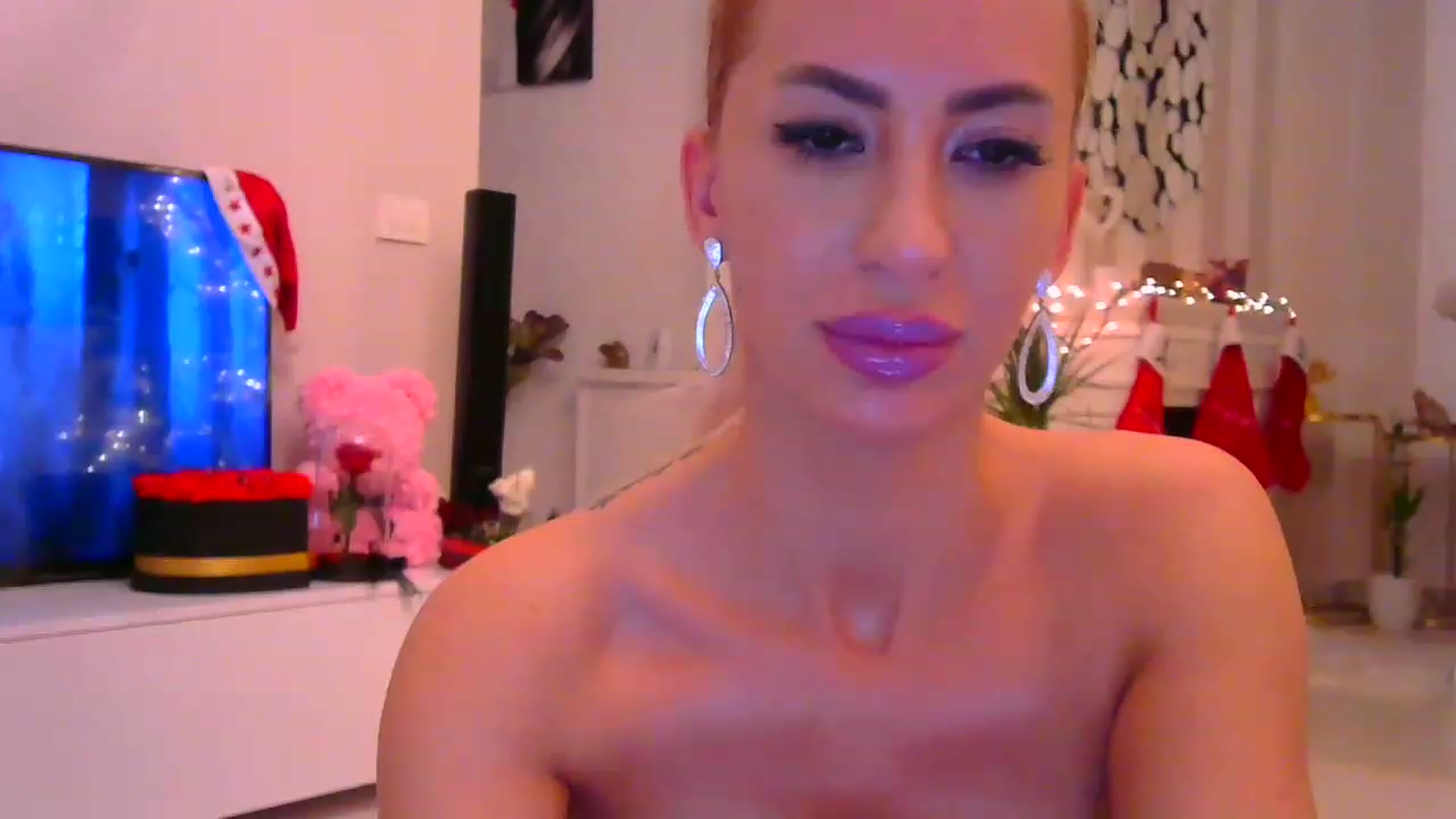Gallery image thumbnail from Missy_alena's myfreecams stream on, 12/20/2022, 24:05 image 2 of 20
