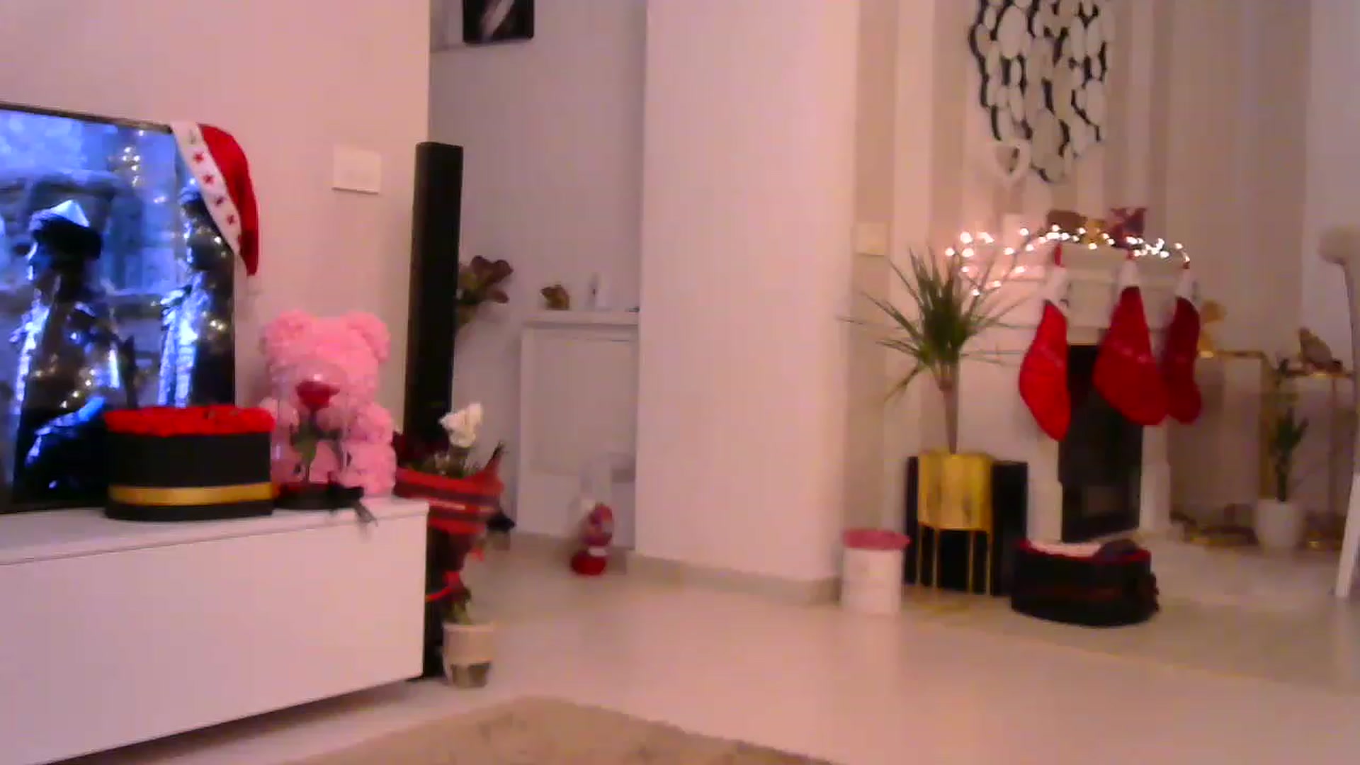 Gallery image thumbnail from Missy_alena's myfreecams stream on, 12/20/2022, 24:05 image 17 of 20