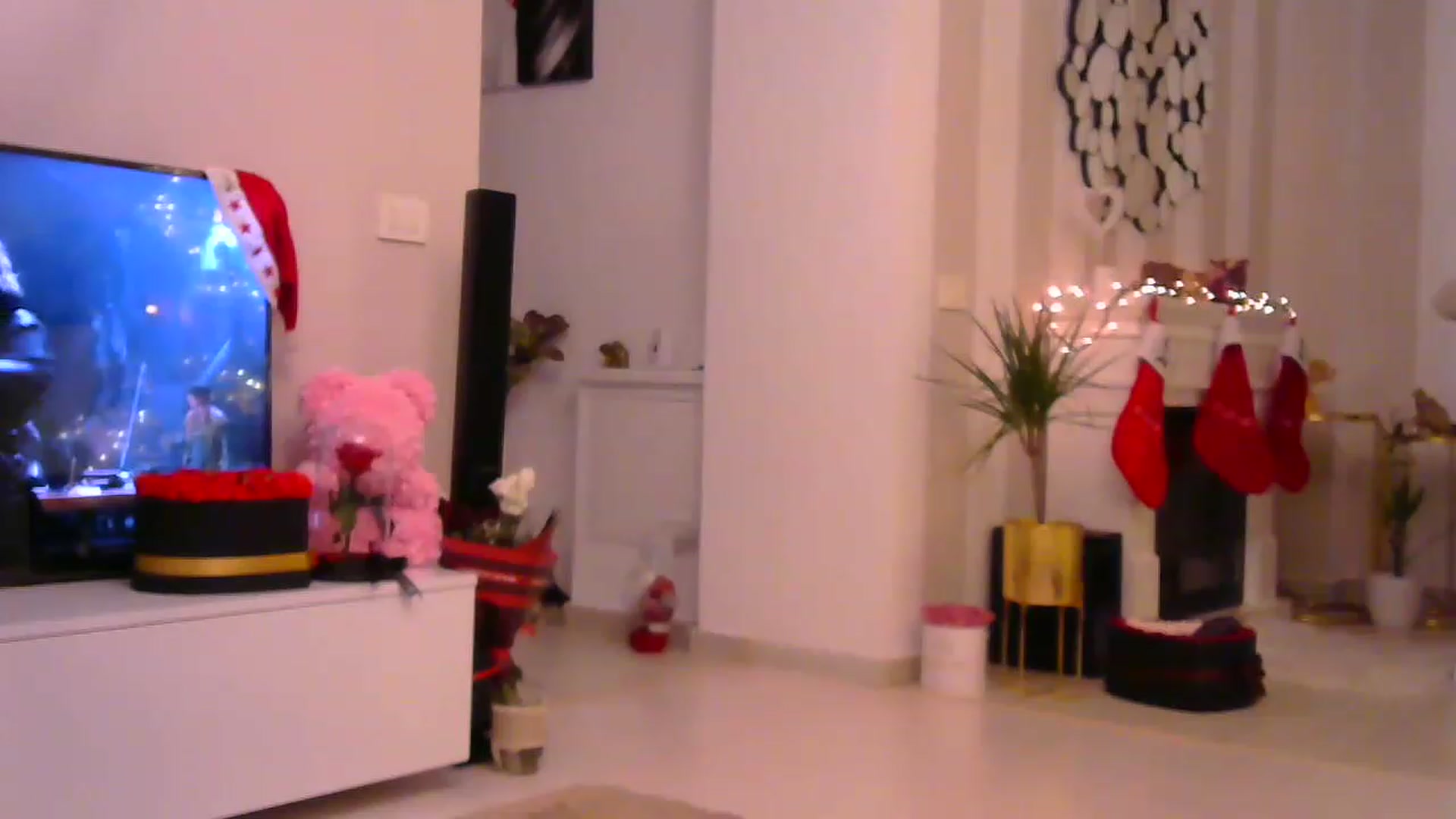 Gallery image thumbnail from Missy_alena's myfreecams stream on, 12/20/2022, 24:05 image 6 of 20