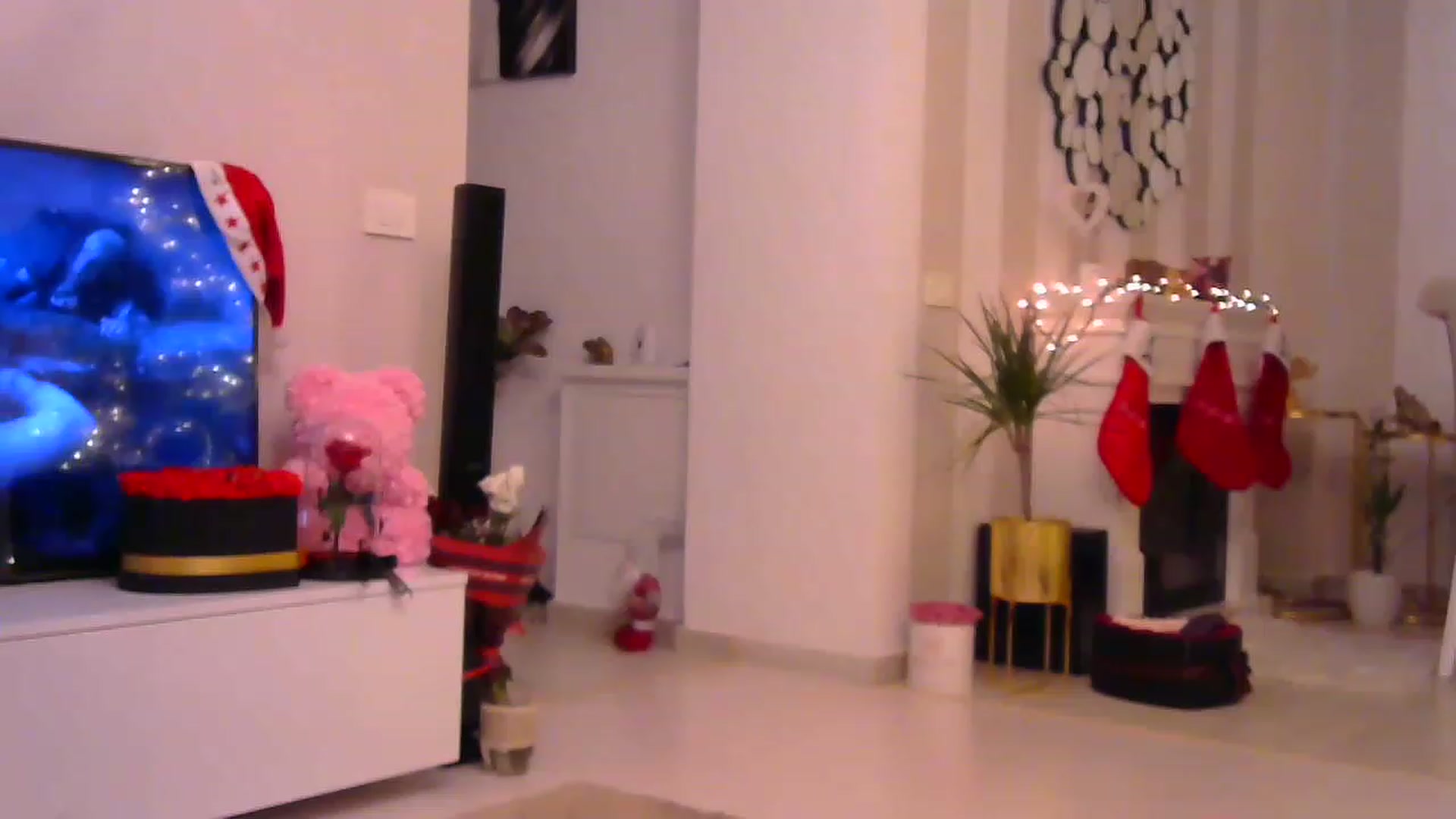 Gallery image thumbnail from Missy_alena's myfreecams stream on, 12/20/2022, 02:08 image 2 of 20