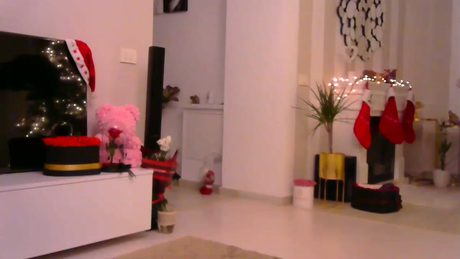 Gallery image thumbnail from Missy_alena's myfreecams stream on, 12/20/2022, 02:08 image 16 of 20