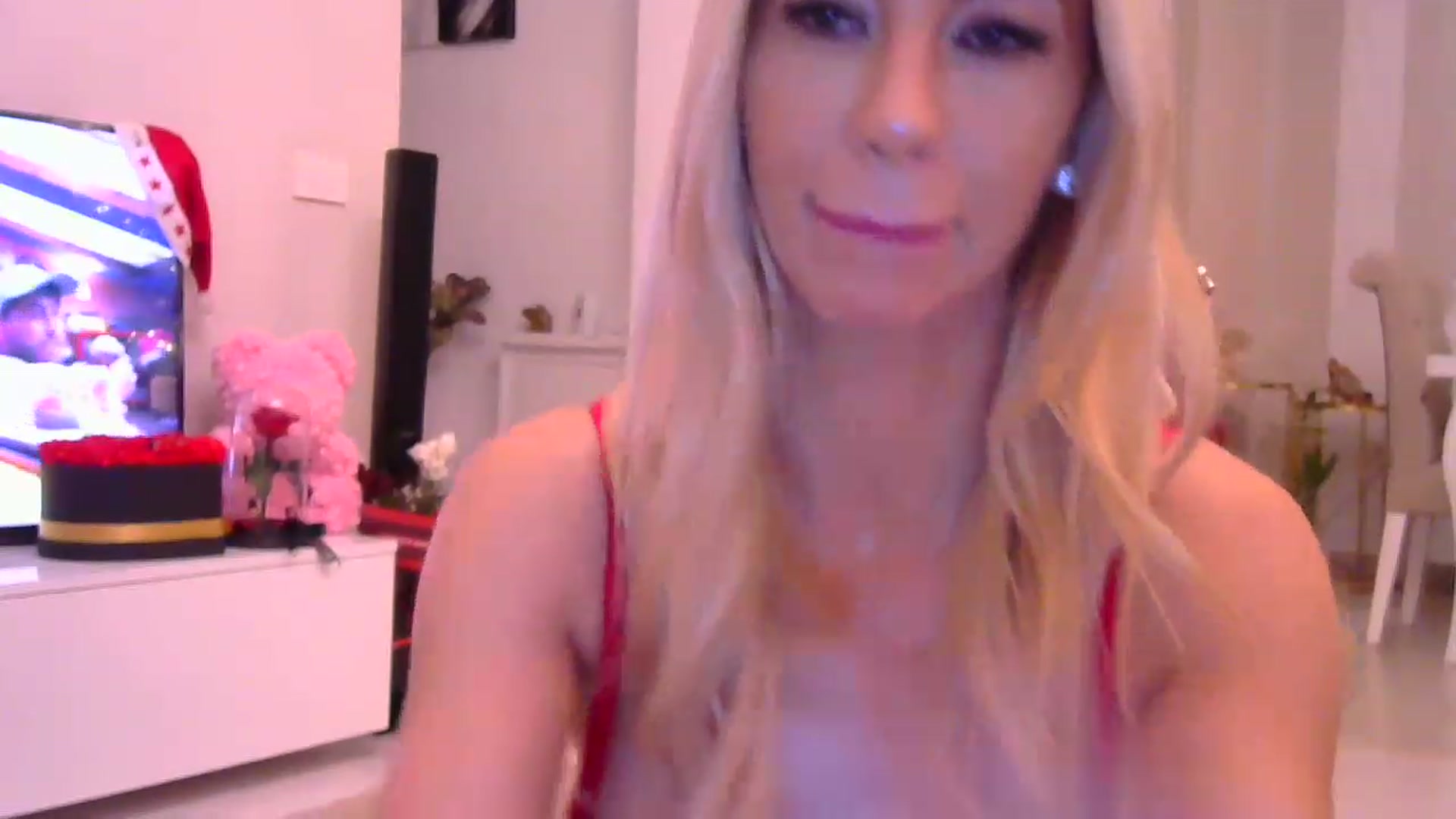 Gallery image thumbnail from Missy_alena's myfreecams stream on, 12/20/2022, 23:01 image 18 of 20