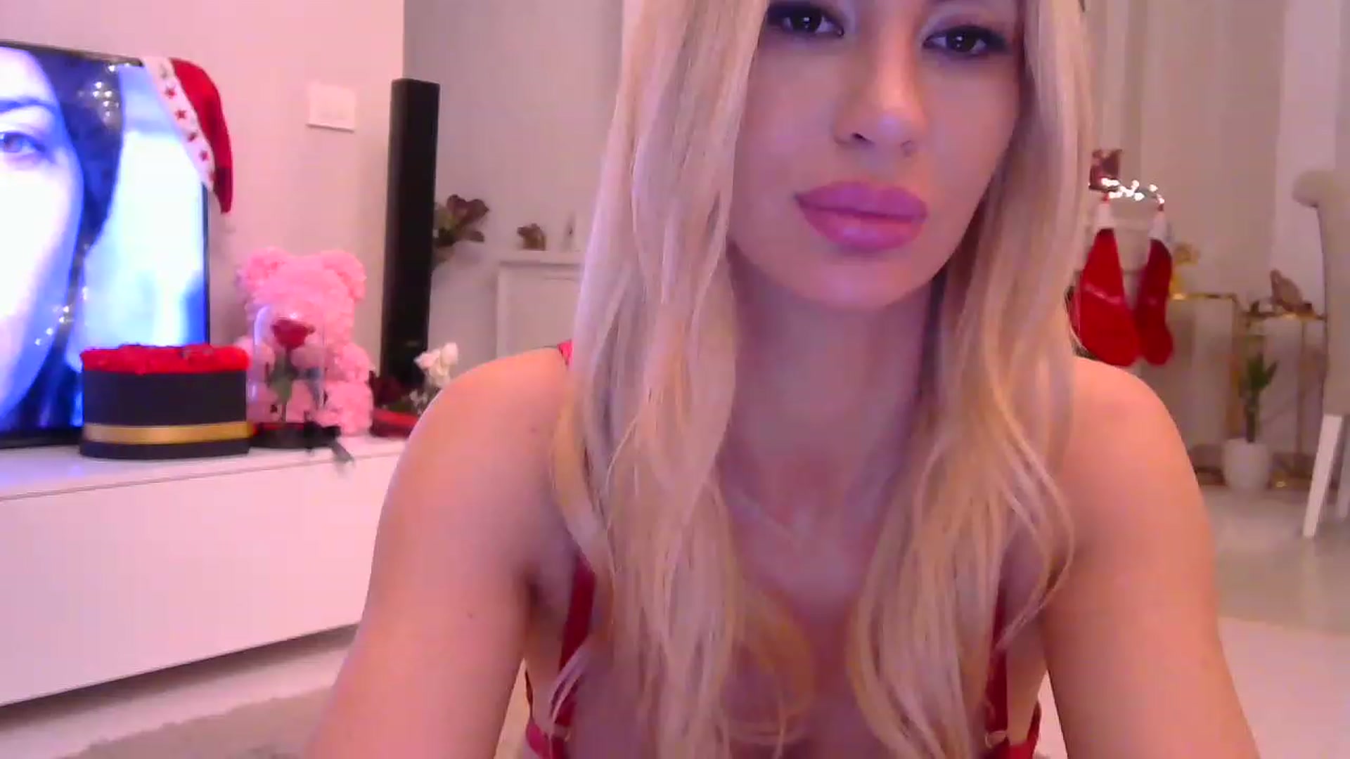 Gallery image thumbnail from Missy_alena's myfreecams stream on, 12/21/2022, 24:00 image 14 of 20