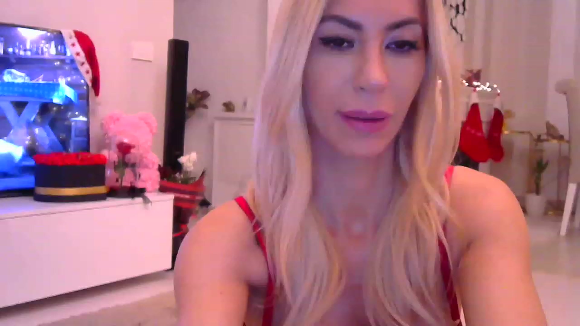 Gallery image thumbnail from Missy_alena's myfreecams stream on, 12/21/2022, 24:00 image 1 of 20