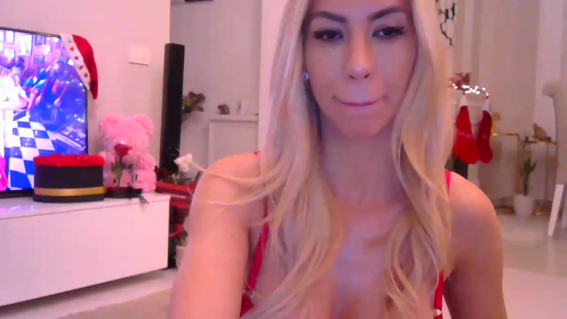 Gallery image thumbnail from Missy_alena's myfreecams stream on, 12/21/2022, 24:00 image 2 of 20