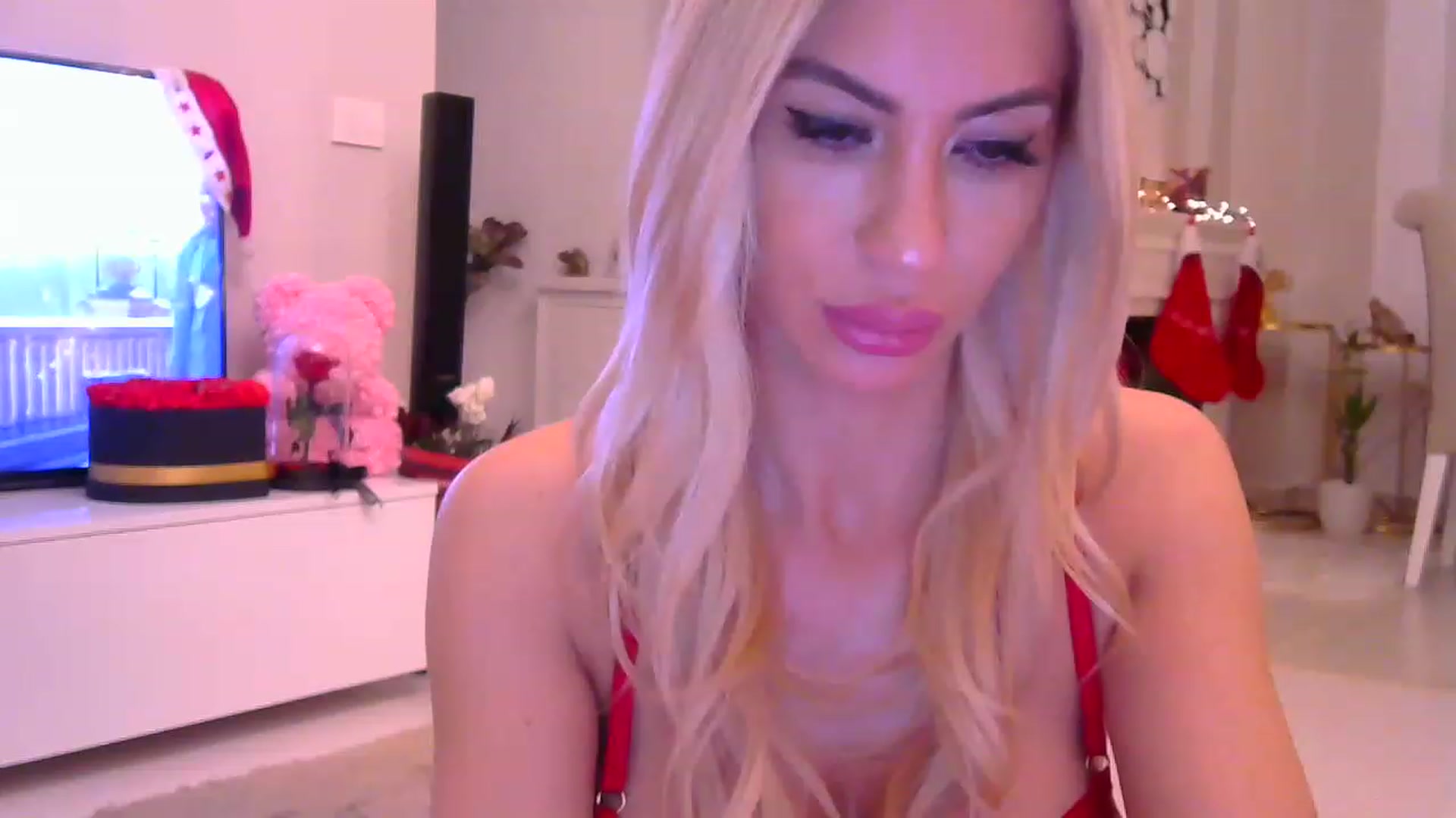 Gallery image thumbnail from Missy_alena's myfreecams stream on, 12/21/2022, 24:00 image 12 of 20