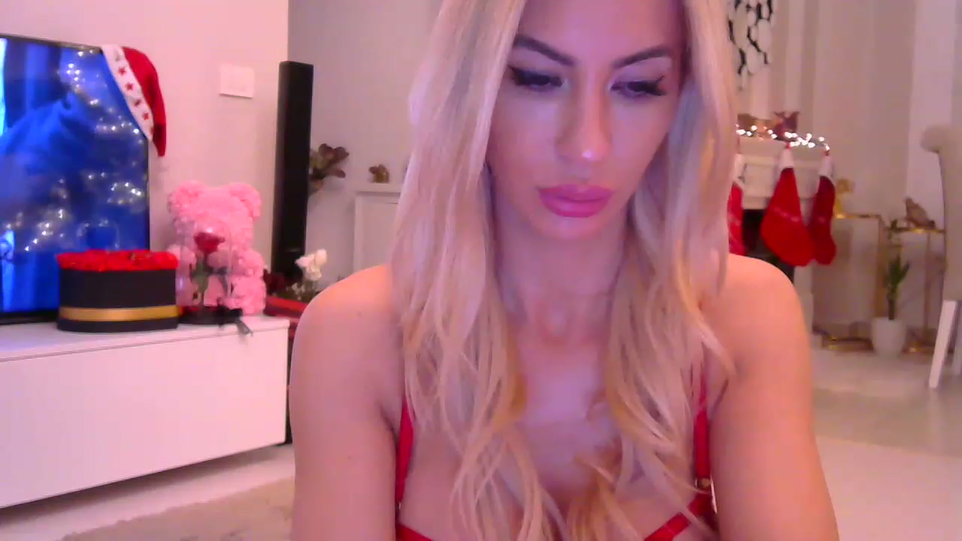 Gallery image thumbnail from Missy_alena's myfreecams stream on, 12/21/2022, 24:00 image 13 of 20