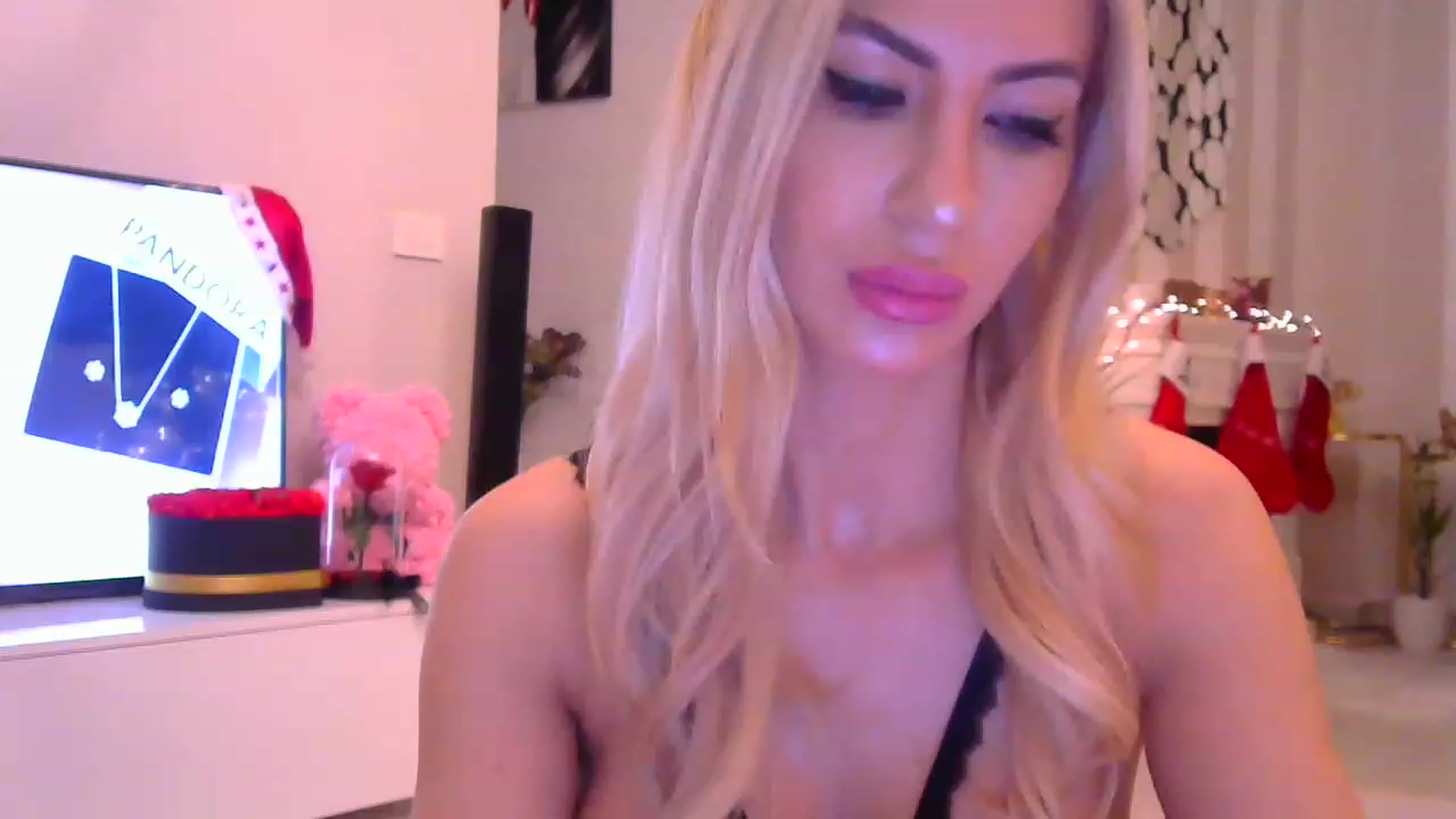 Gallery image thumbnail from Missy_alena's myfreecams stream on, 12/21/2022, 22:12 image 11 of 20