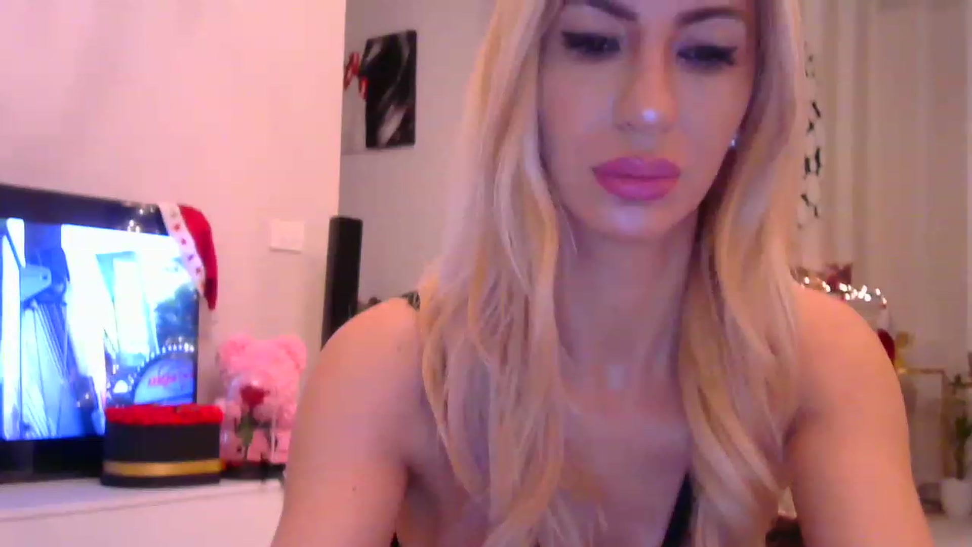 Gallery image thumbnail from Missy_alena's myfreecams stream on, 12/21/2022, 22:12 image 8 of 20