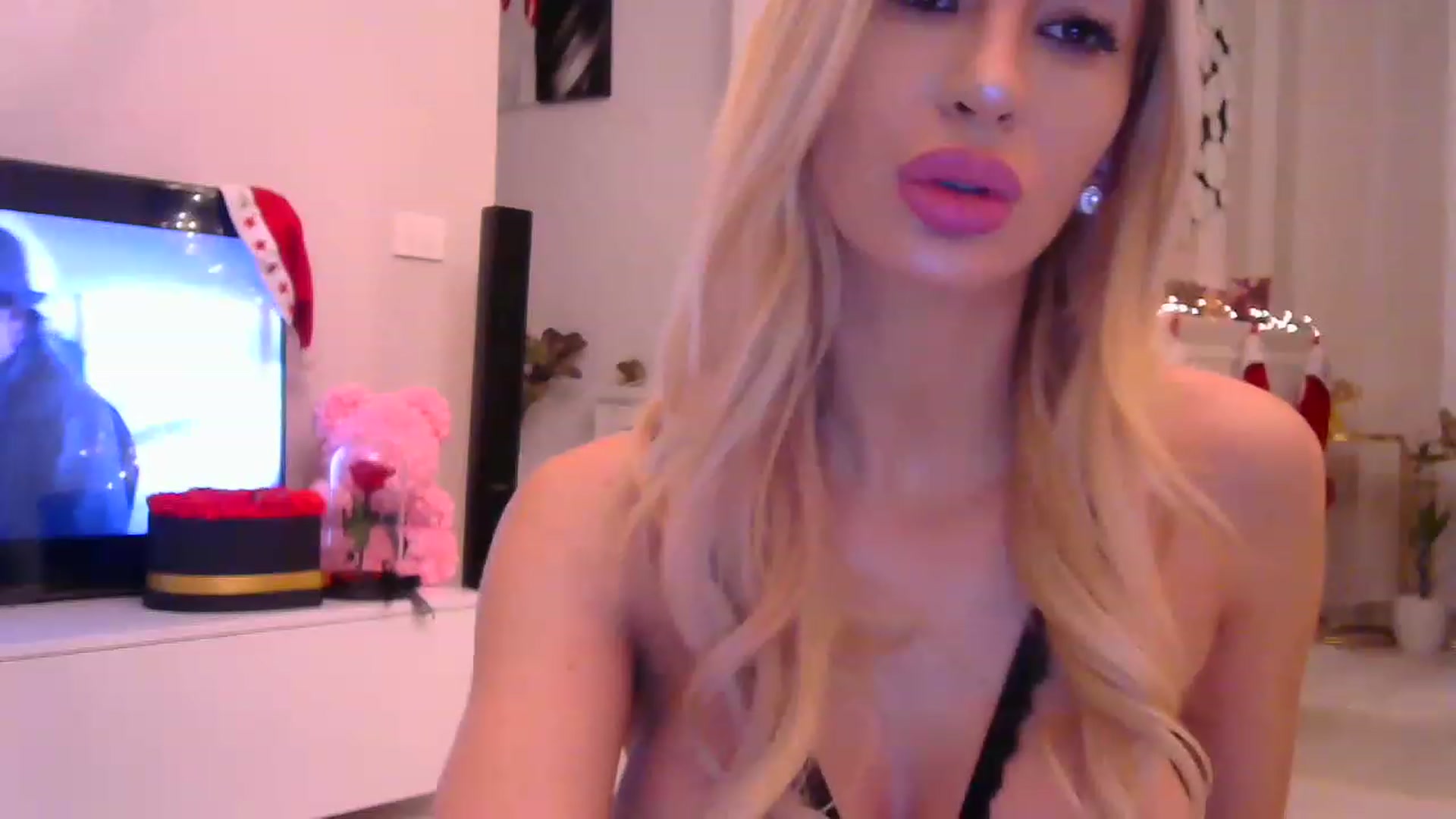 Gallery image thumbnail from Missy_alena's myfreecams stream on, 12/21/2022, 22:12 image 10 of 20