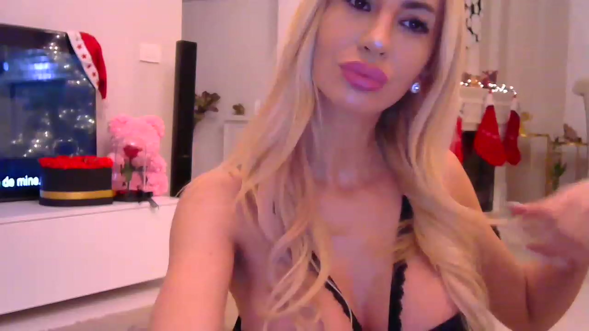 Gallery image thumbnail from Missy_alena's myfreecams stream on, 12/21/2022, 22:12 image 4 of 20