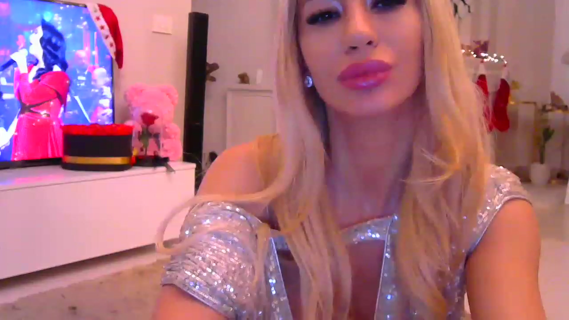 Gallery image thumbnail from Missy_alena's myfreecams stream on, 12/31/2022, 01:09 image 16 of 20