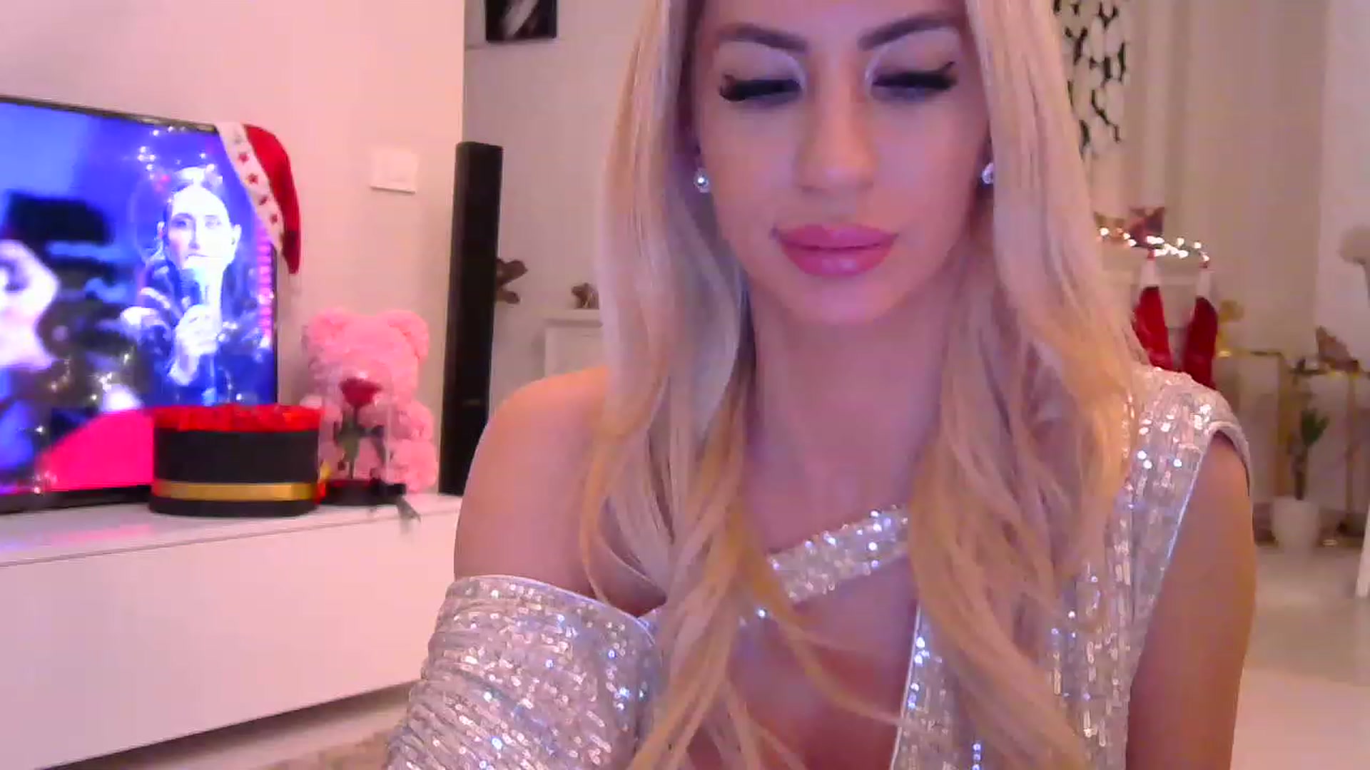 Gallery image thumbnail from Missy_alena's myfreecams stream on, 12/31/2022, 01:09 image 13 of 20