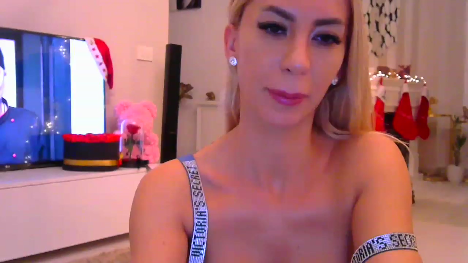 Gallery image thumbnail from Missy_alena's myfreecams stream on, 01/04/2023, 24:30 image 8 of 20
