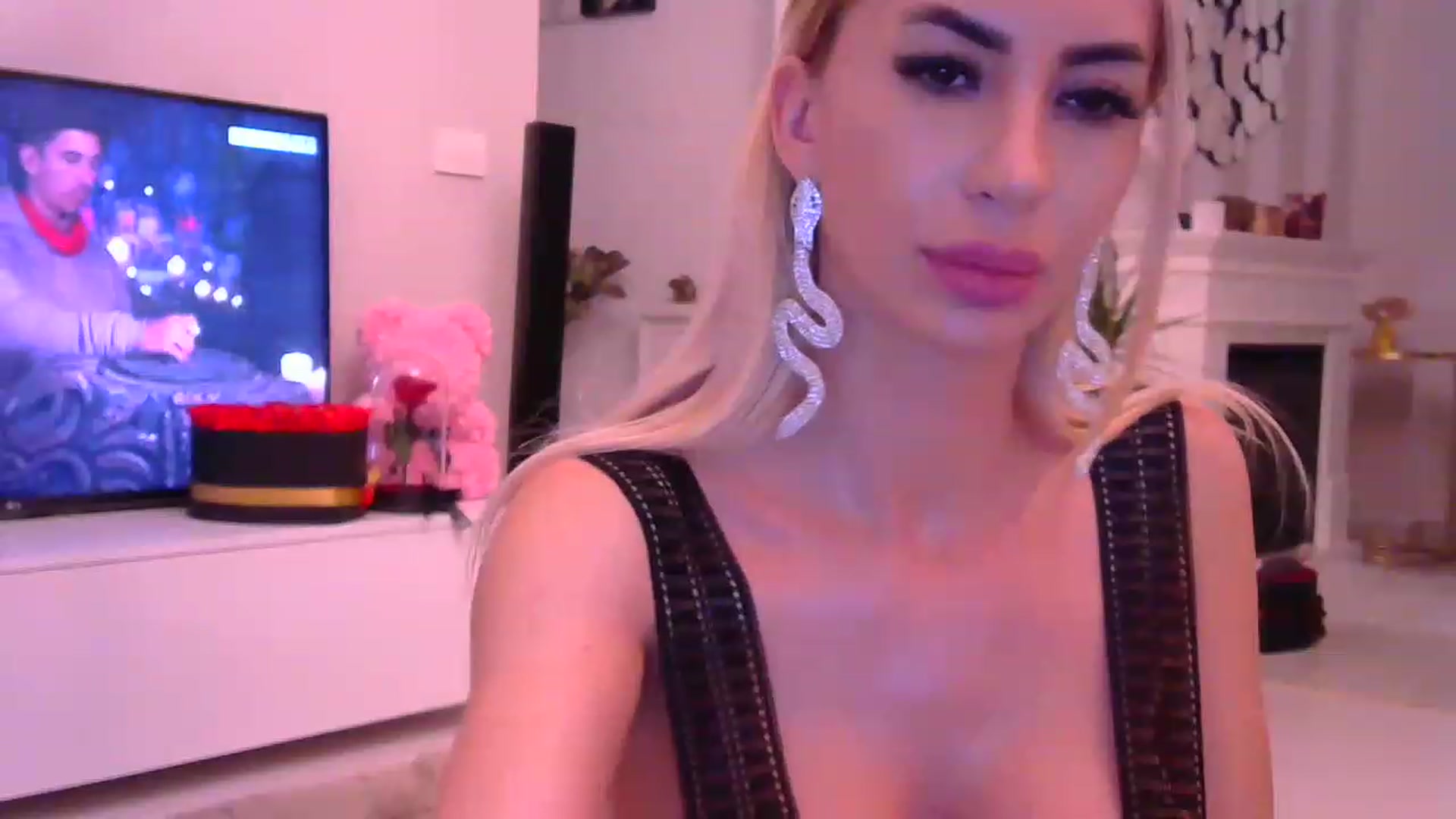 Gallery image thumbnail from Missy_alena's myfreecams stream on, 01/10/2023, 23:18 image 3 of 20