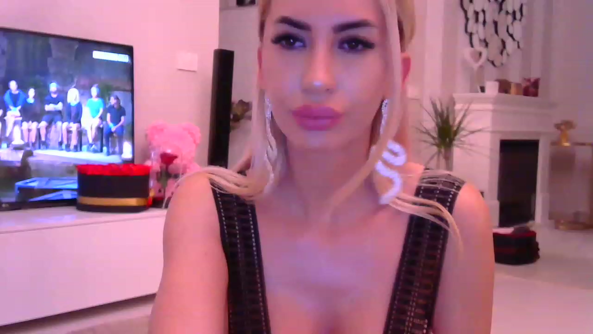 Gallery image thumbnail from Missy_alena's myfreecams stream on, 01/10/2023, 23:18 image 2 of 20