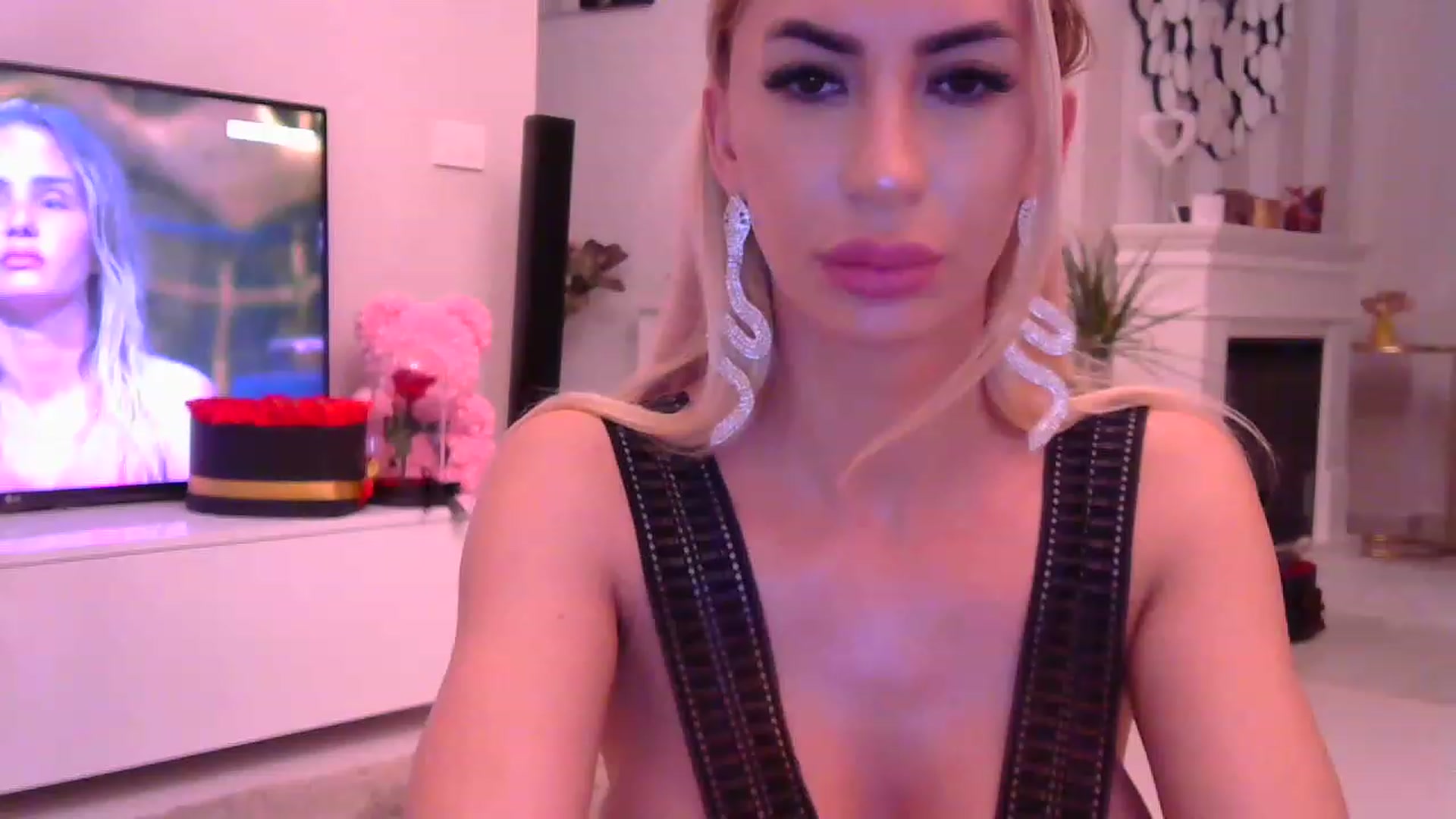Gallery image thumbnail from Missy_alena's myfreecams stream on, 01/10/2023, 23:18 image 4 of 20