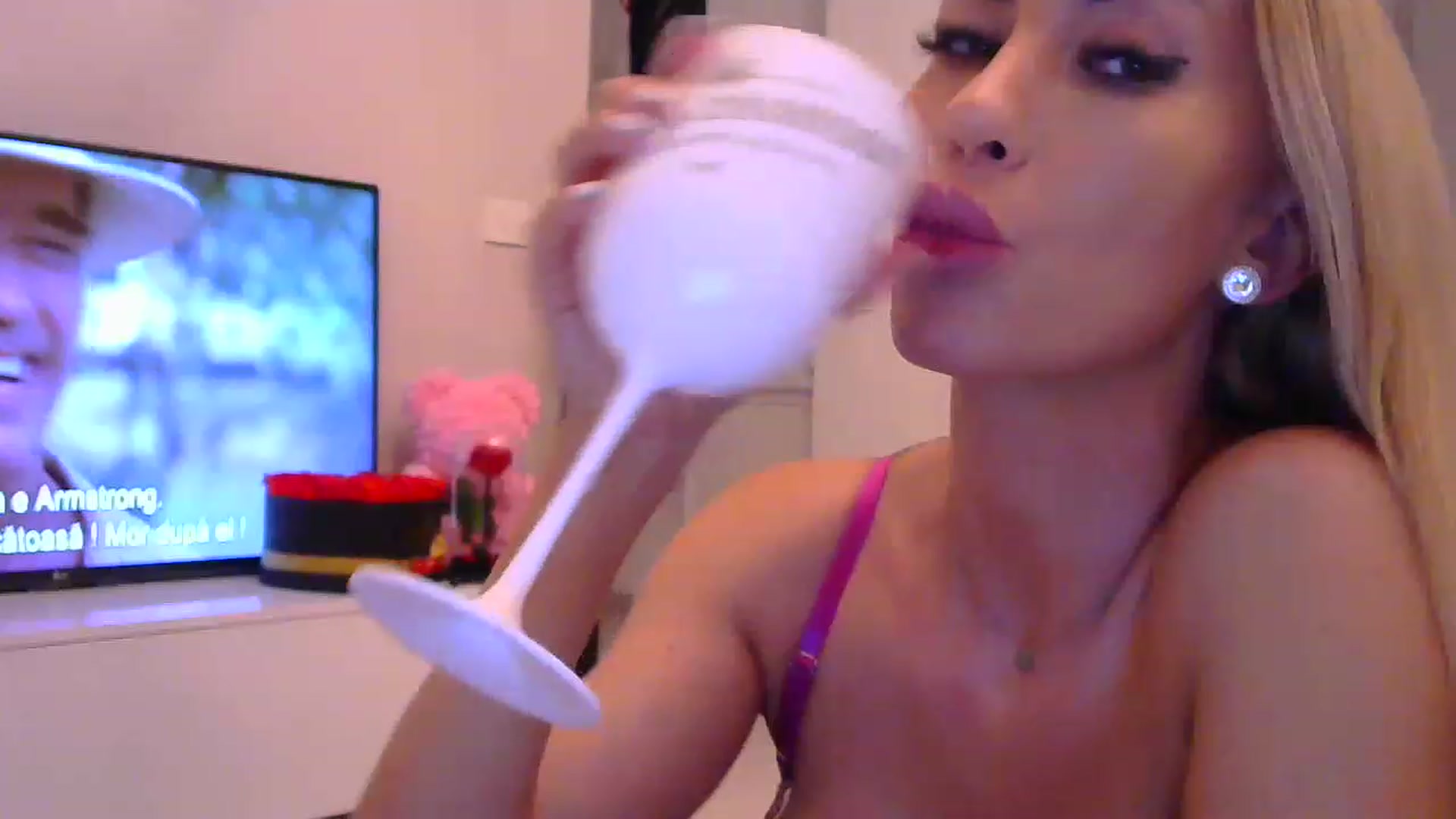 Gallery image thumbnail from Missy_alena's myfreecams stream on, 01/22/2023, 24:00 image 6 of 20