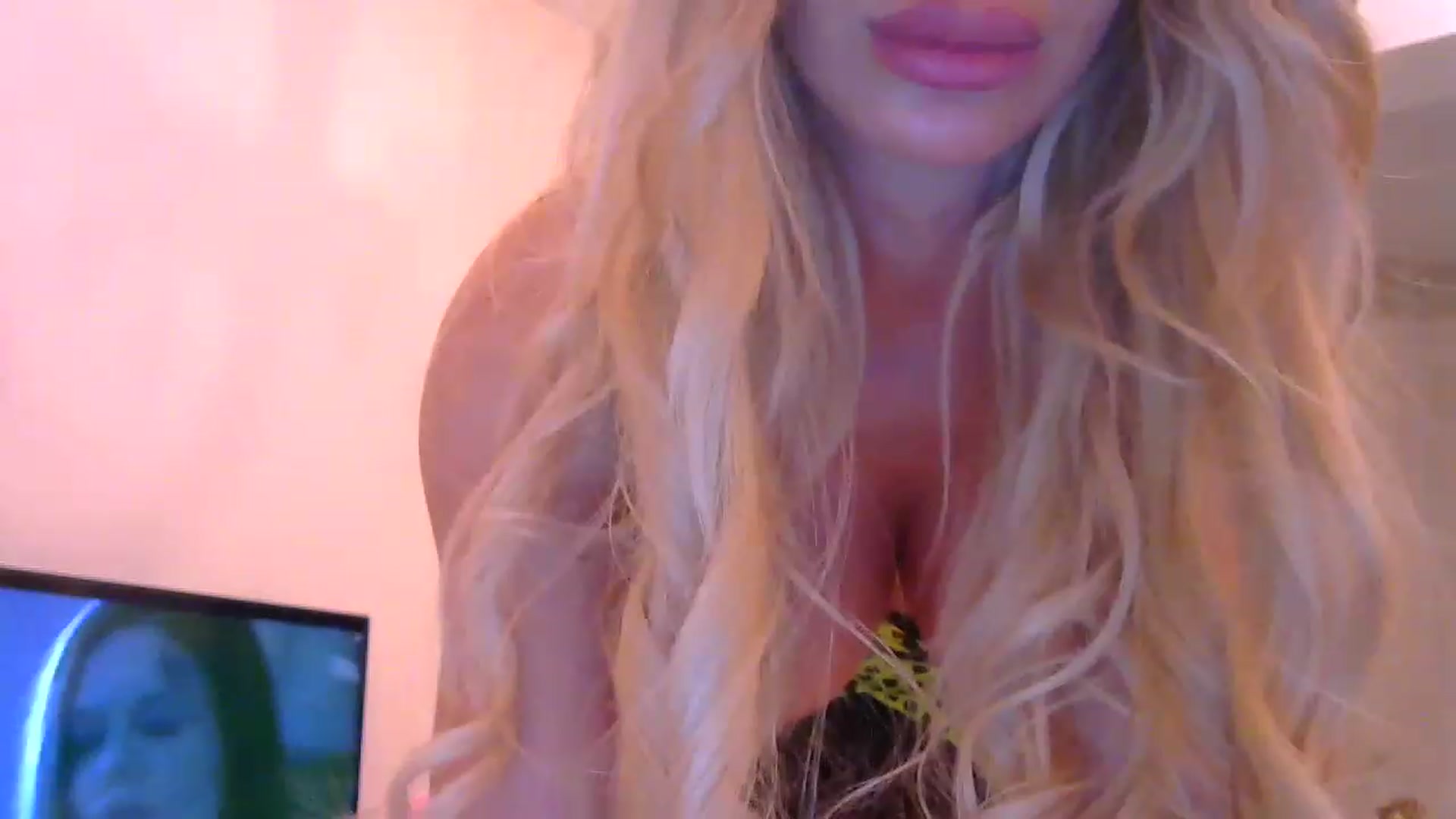 Gallery image thumbnail from Missy_alena's myfreecams stream on, 02/01/2023, 23:41 image 6 of 20