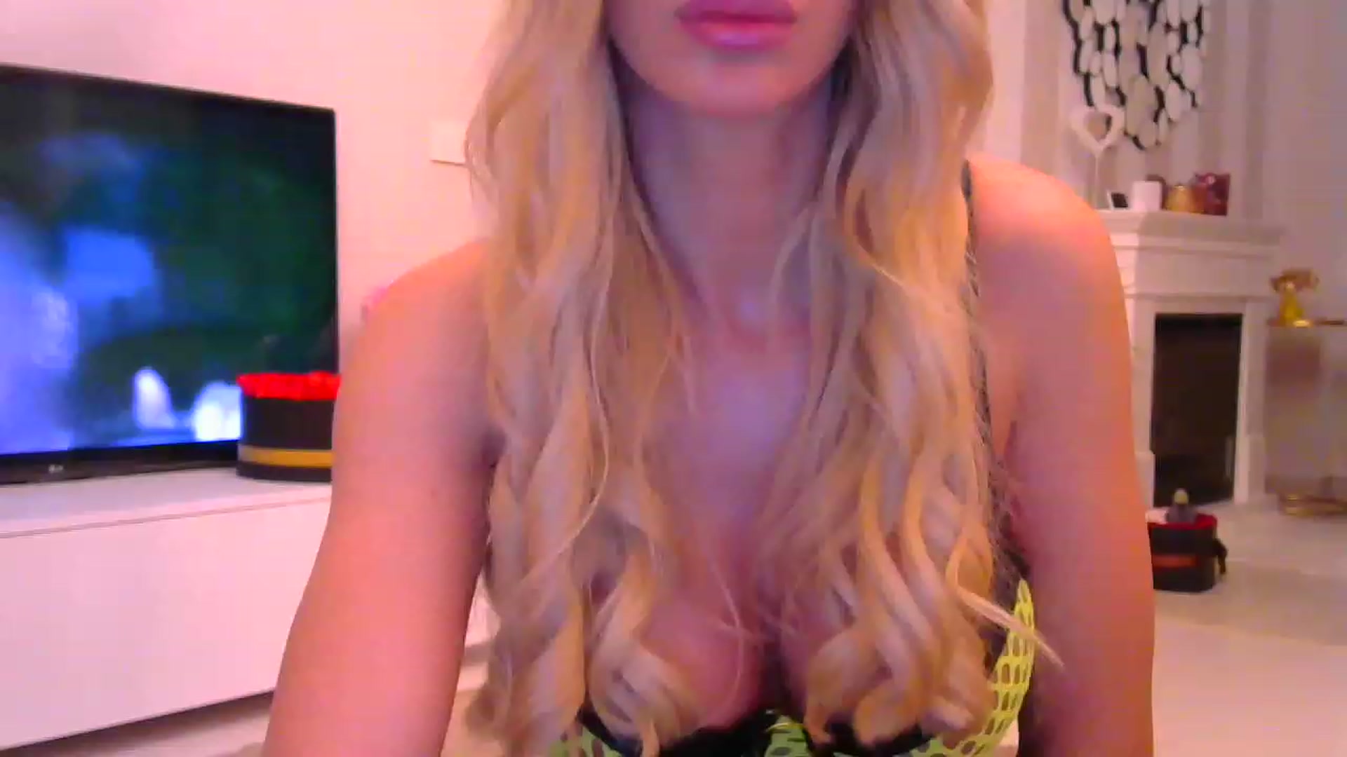Gallery image thumbnail from Missy_alena's myfreecams stream on, 02/01/2023, 23:41 image 19 of 20