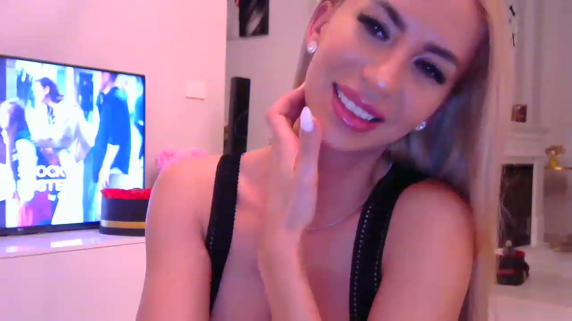 Gallery image thumbnail from Missy_alena's myfreecams stream on, 02/06/2023, 19:22 image 6 of 20