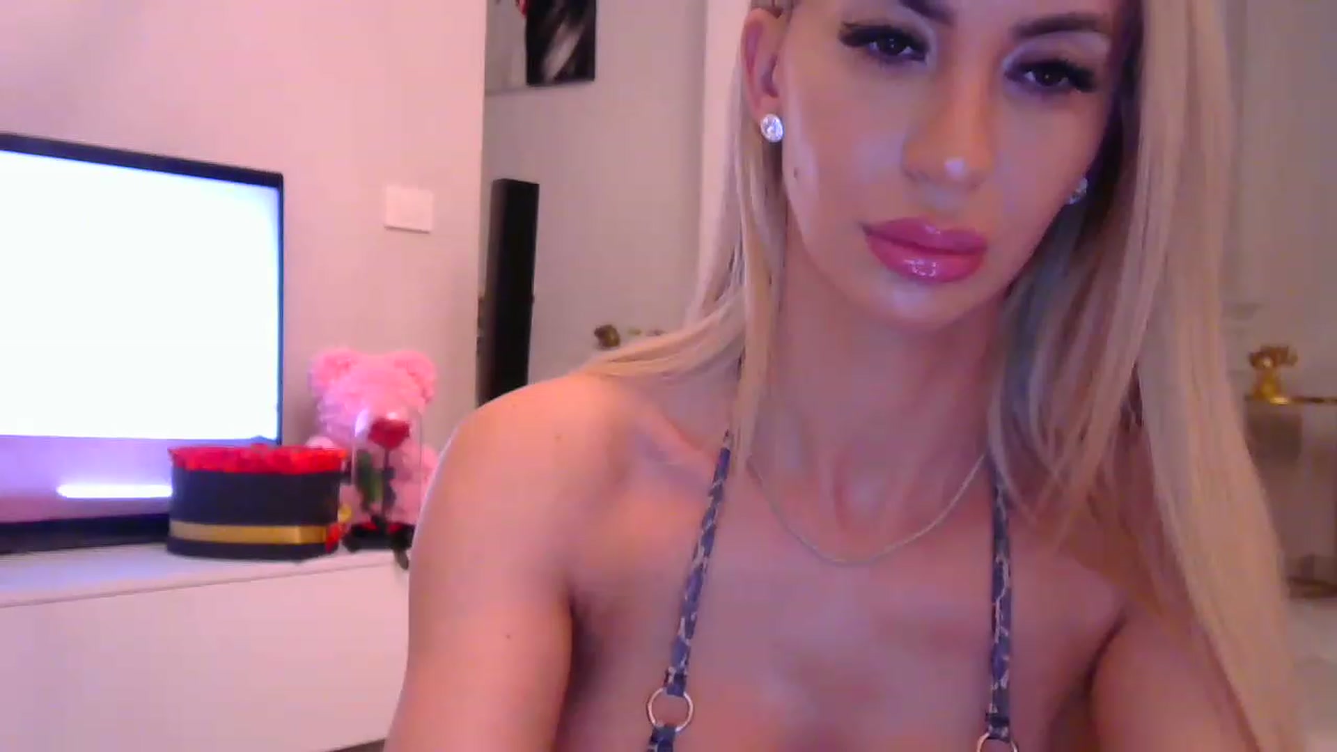 Gallery image thumbnail from Missy_alena's myfreecams stream on, 02/07/2023, 22:08 image 6 of 20