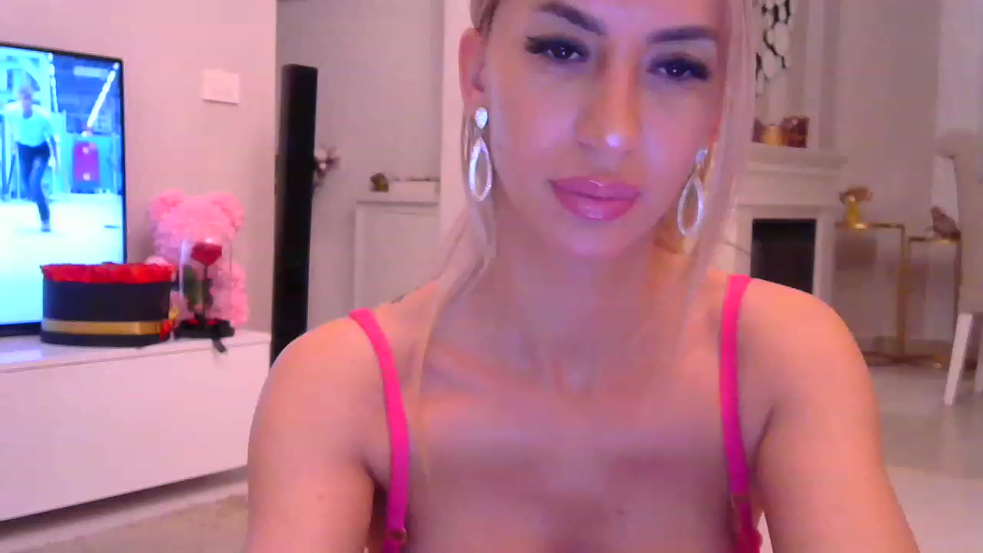 Gallery image thumbnail from Missy_alena's myfreecams stream on, 02/13/2023, 23:04 image 10 of 20